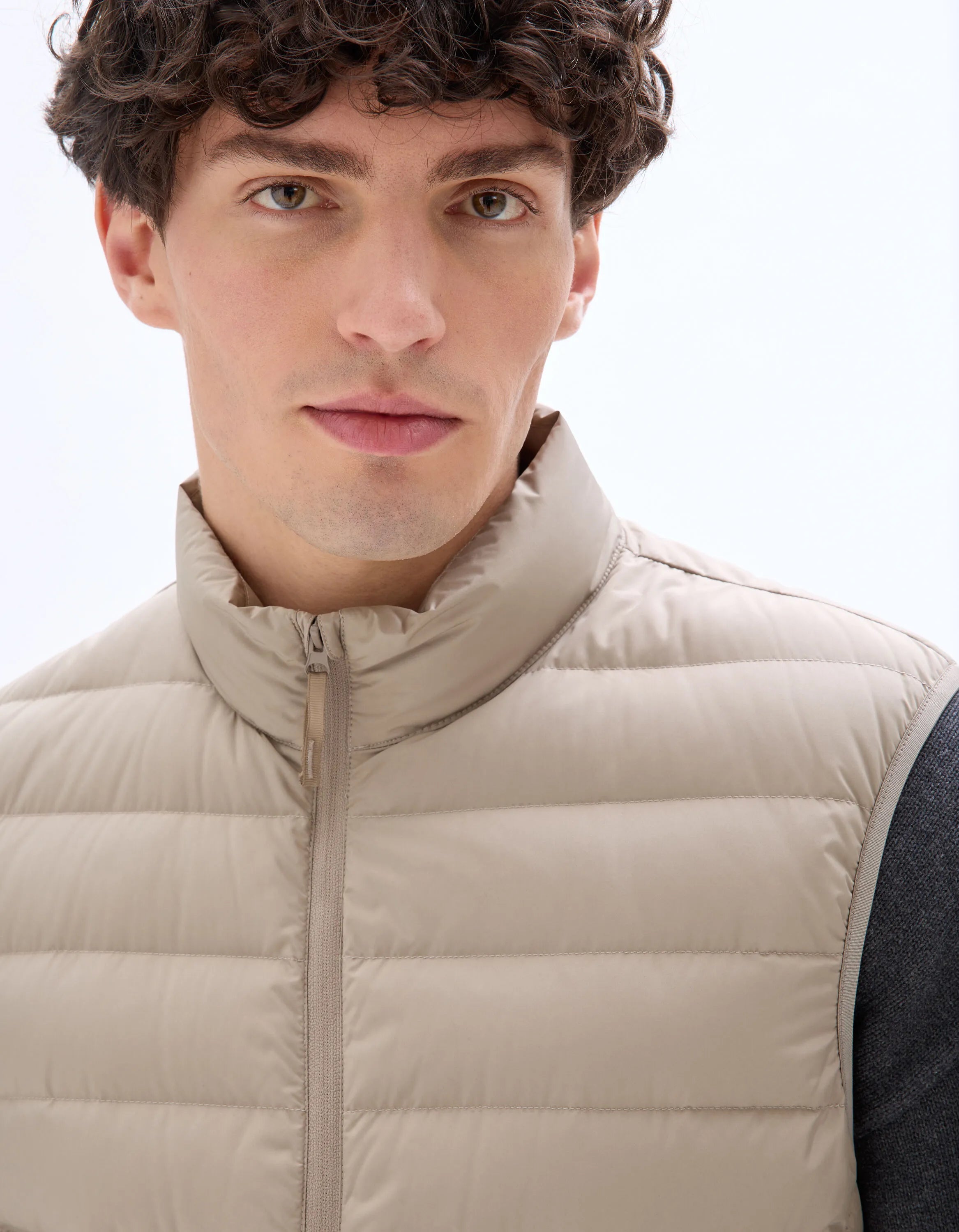 Celio_Beige_Lightweight Sleeveless Down Jacket_MULIGHTSL_BEIGE_04