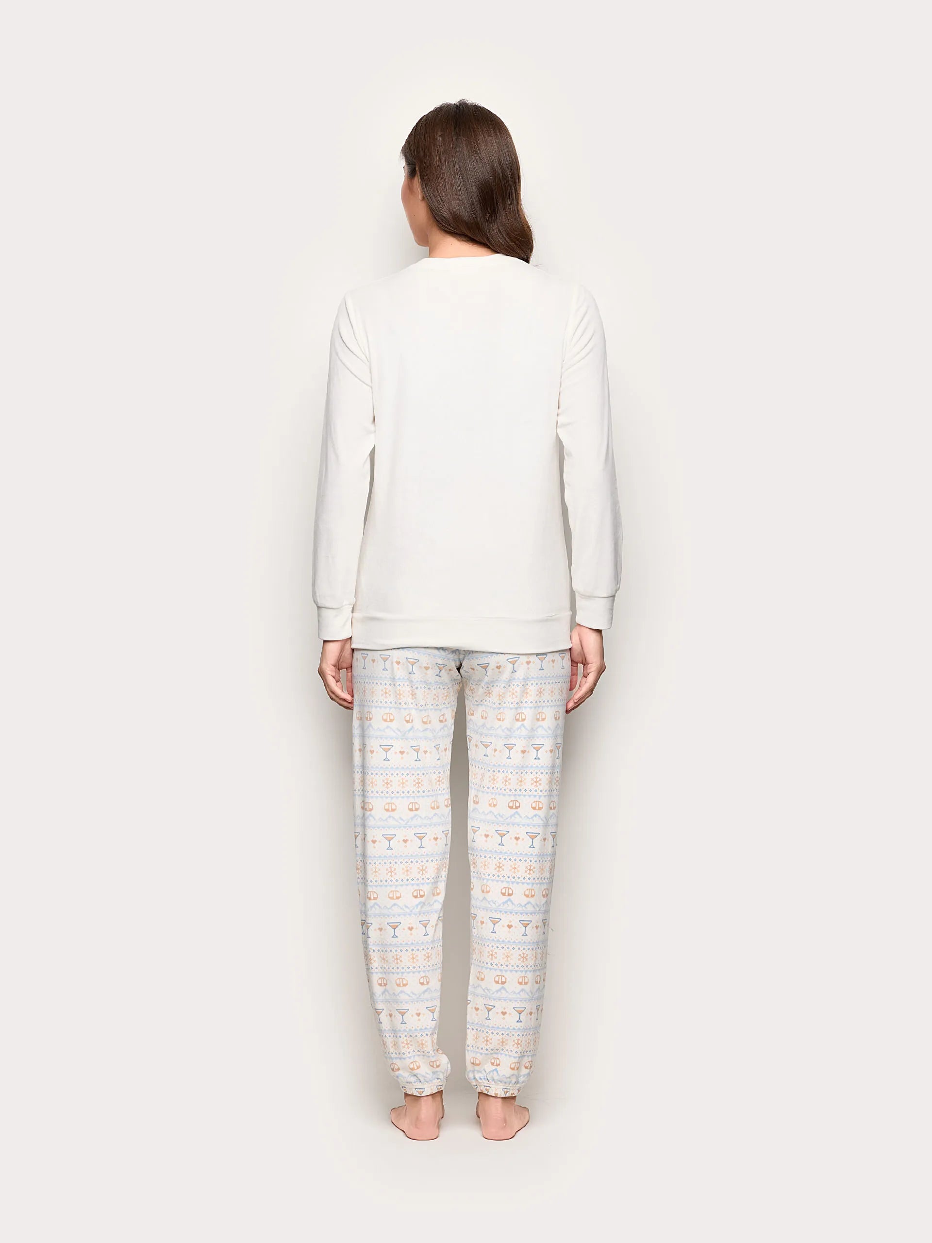 Yamamay_Almond_Apr�s Ski Chenille Long Pyjamas_PPLD184018_244_04
