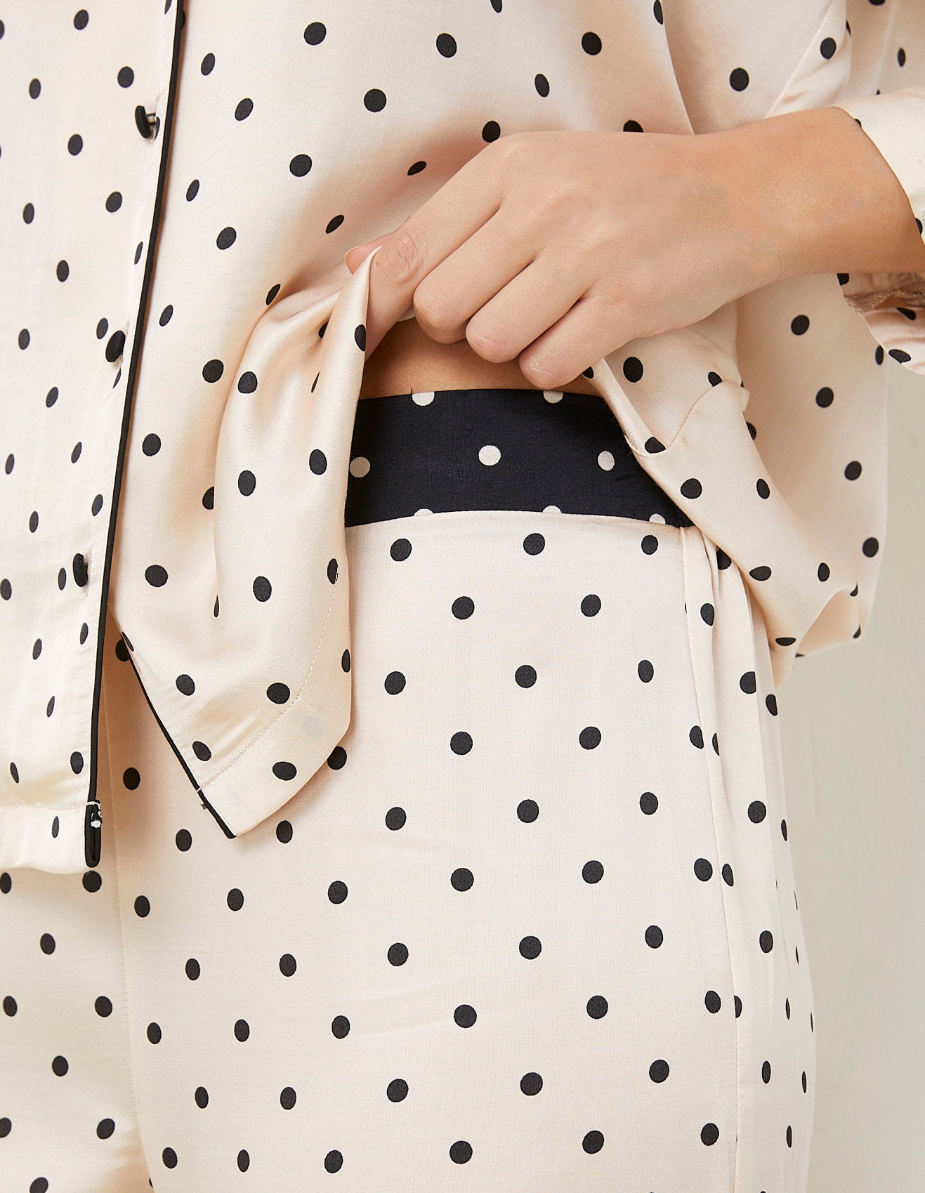 Yamamay_Delice Long Open Viscose Satin Pajamas_PPRD181004_128_04