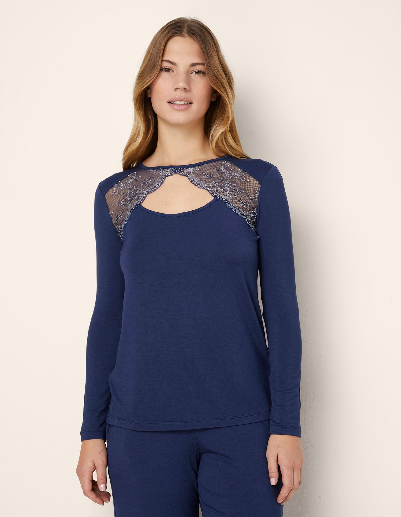 Yamamay_Blue Long-Sleeved Pajamas Sweater in Tencel ª Stretch Modal with Lace_PPTD181003_215_02