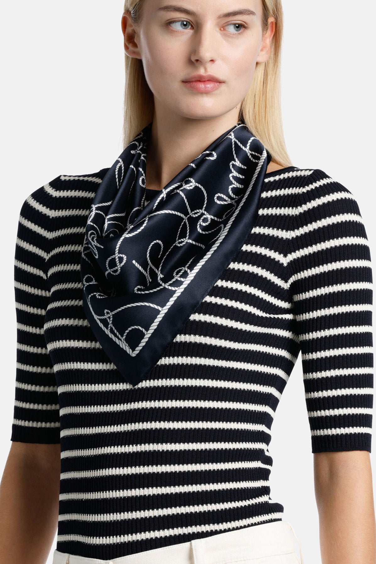 Luisa Spagnoli_Roucy - Printed Foulard_ROUCY_3837_04