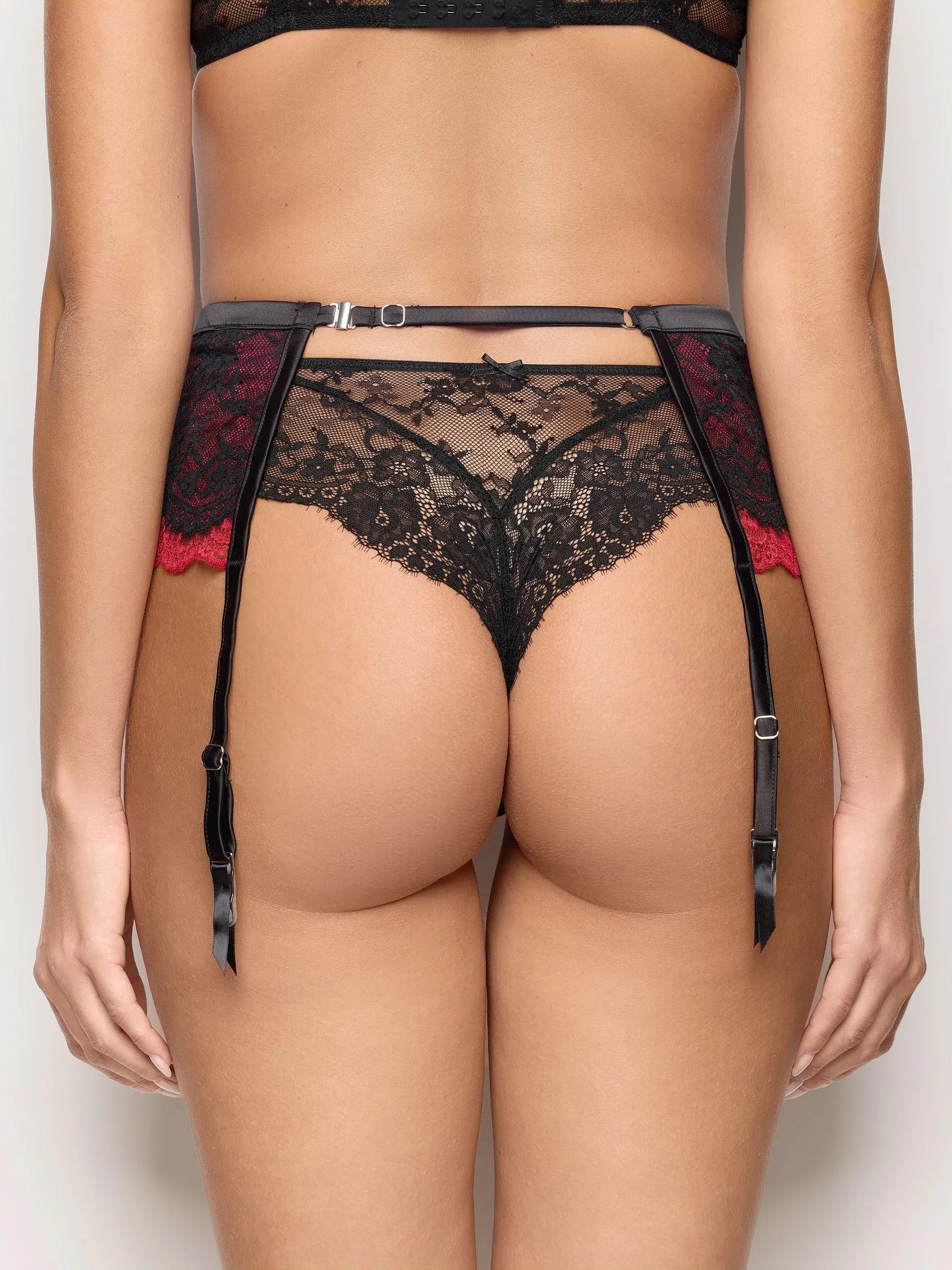 Yamamay_Black_Adjustable Lace Suspender Belt Romantic_SCZD184002_072_05