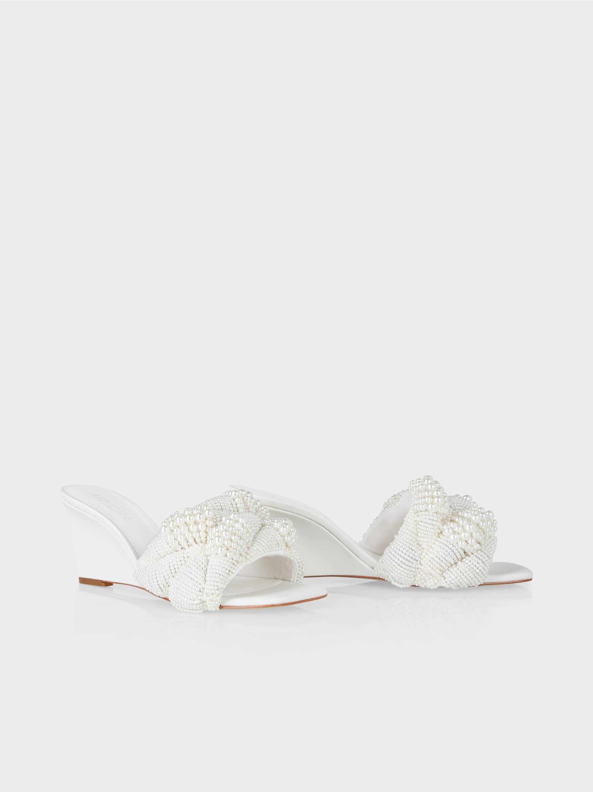 Wedges With Pearls_Wb Sq.01 Z10_100_01