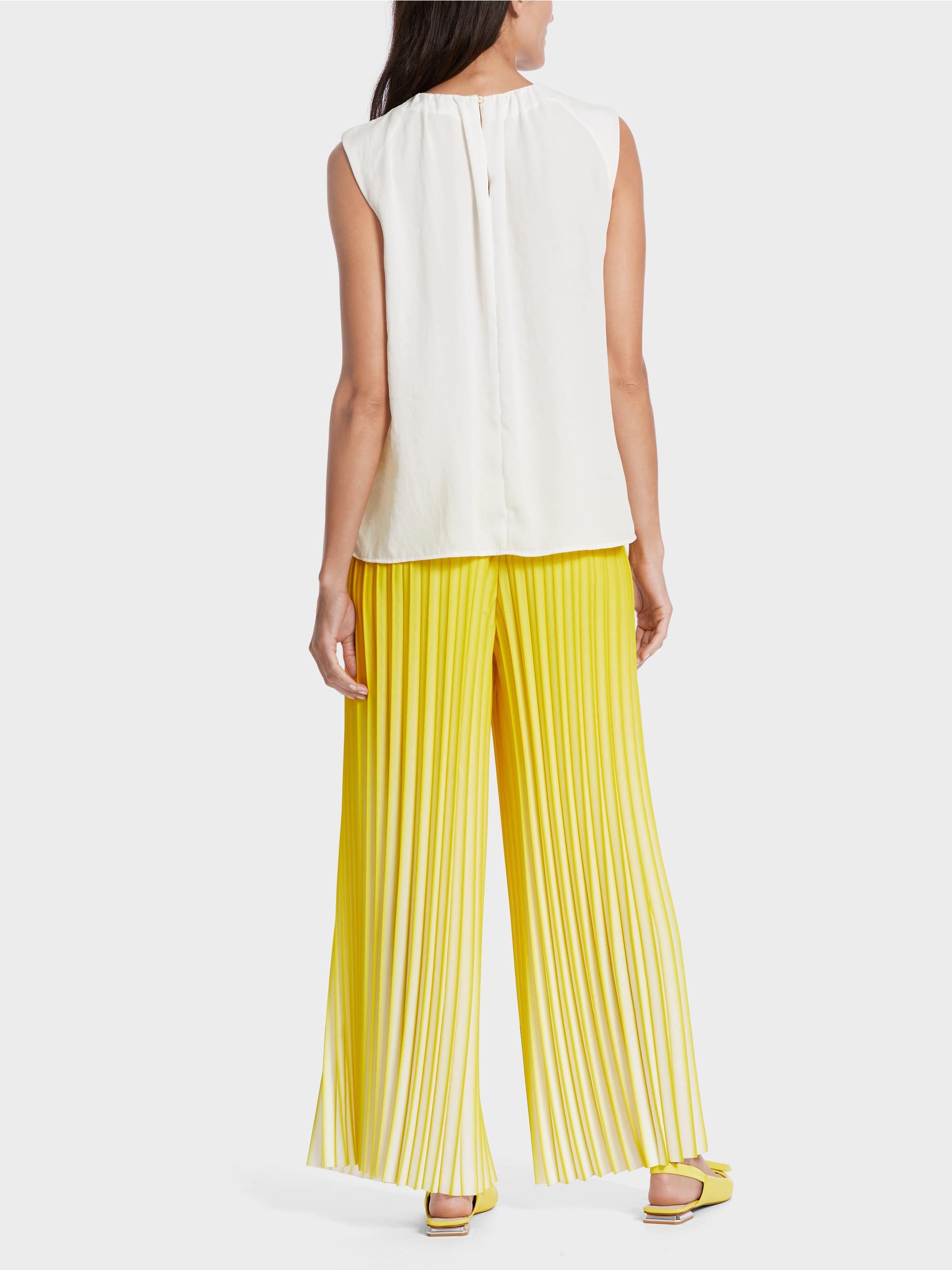 Top With Ruffle Detail_Wc 61.13 W39_110_02