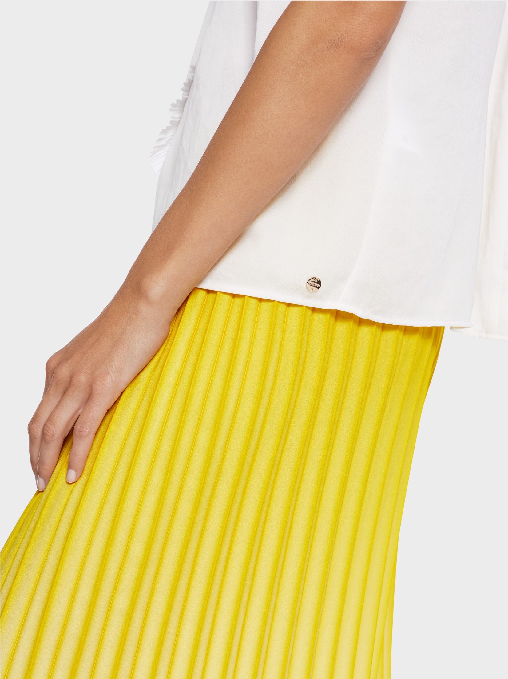 Top With Ruffle Detail_Wc 61.13 W39_110_03