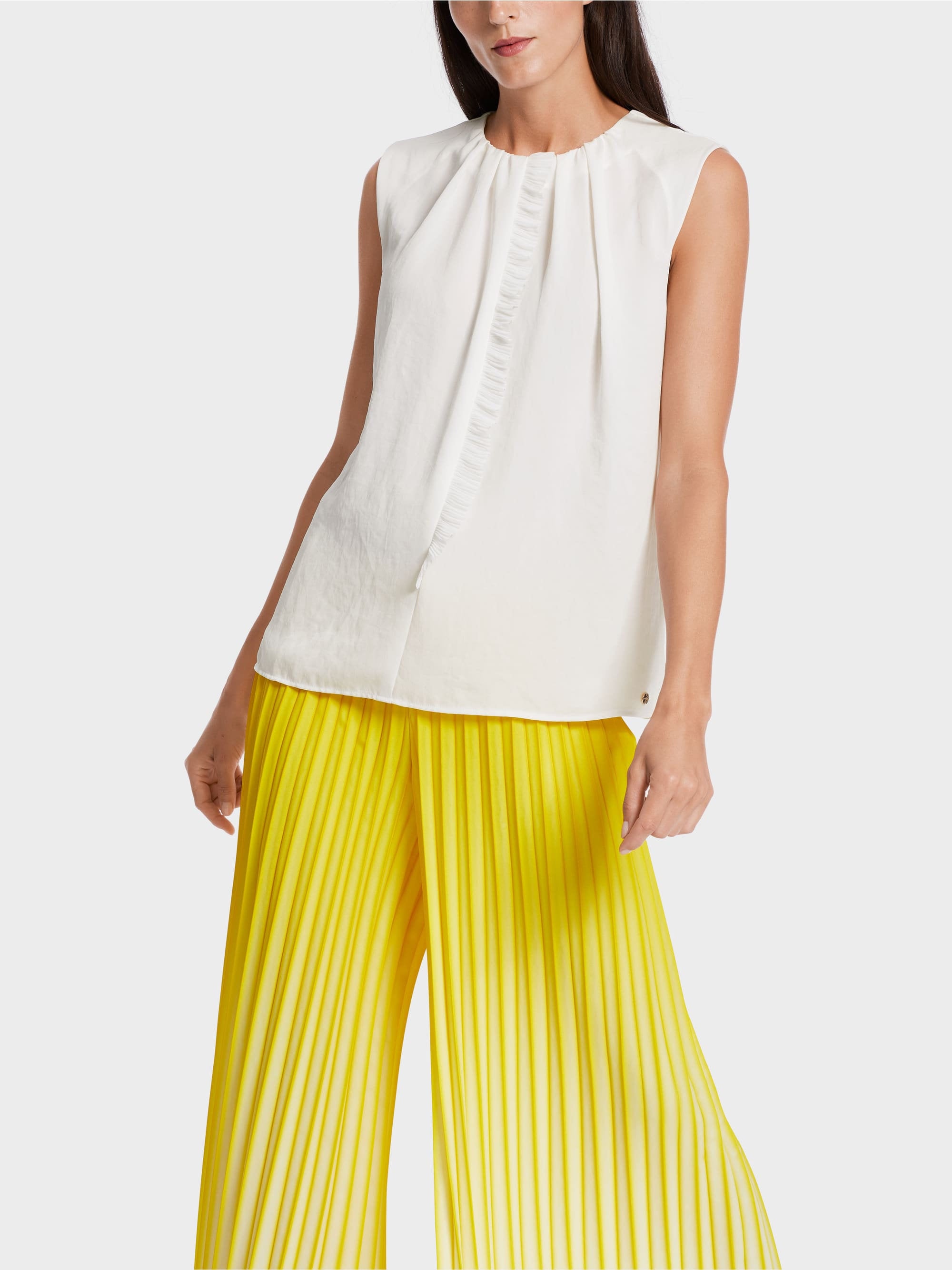 Top With Ruffle Detail_Wc 61.13 W39_110_04