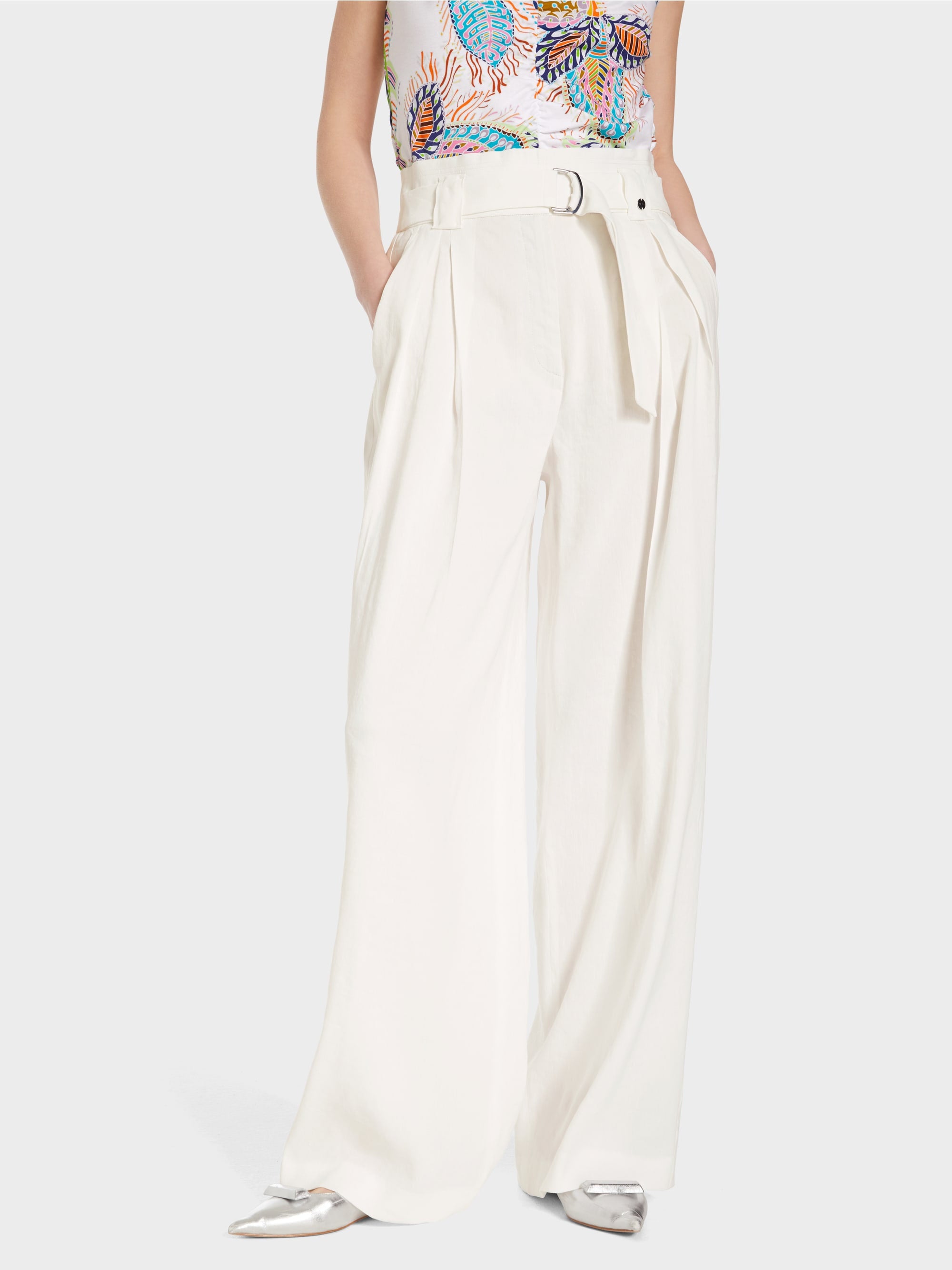 Model Wichita Paperbag Style Pants_Wc 81.52 W47_110_05