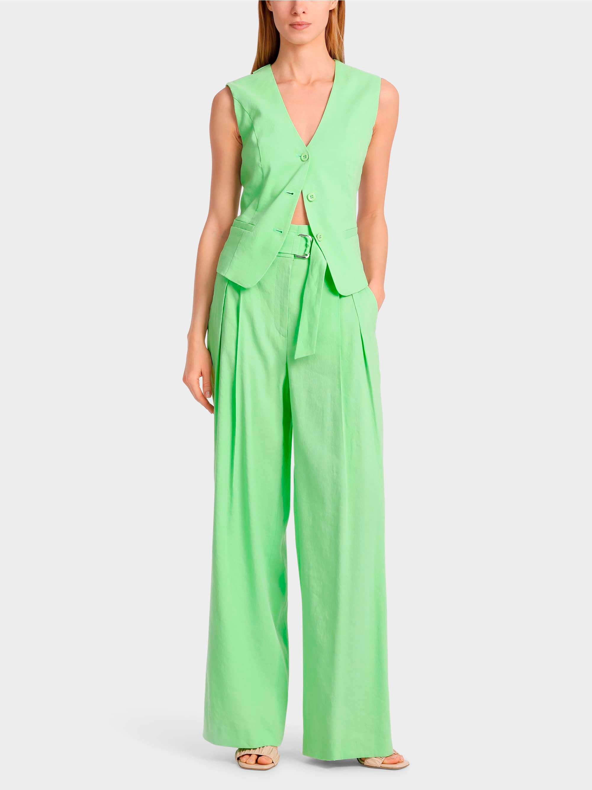 Model Wichita Paperbag Style Pants_Wc 81.52 W47_531_01