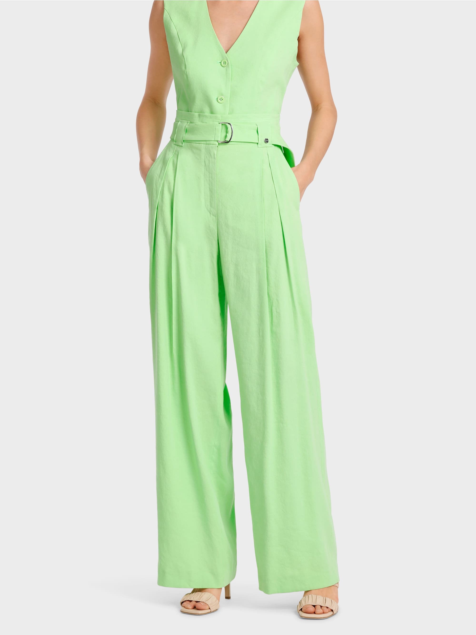 Model Wichita Paperbag Style Pants_Wc 81.52 W47_531_04