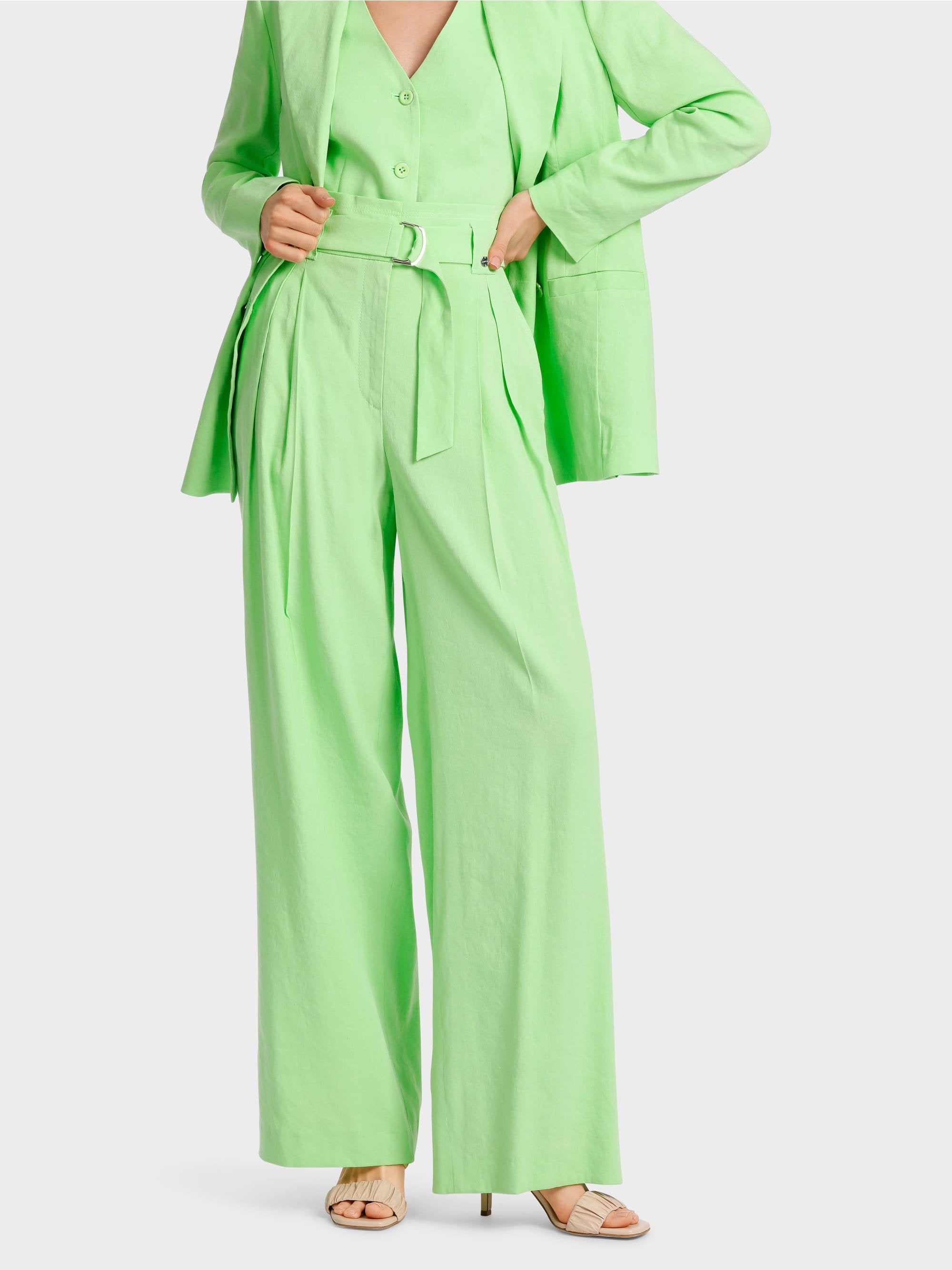 Model Wichita Paperbag Style Pants_Wc 81.52 W47_531_05