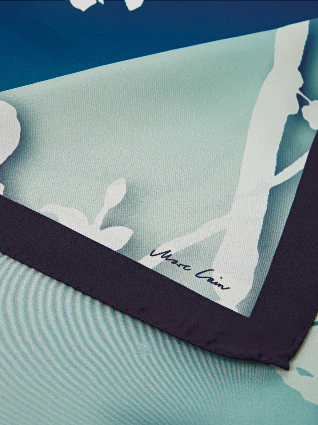 Silk Scarf With Silhouette Motif_02