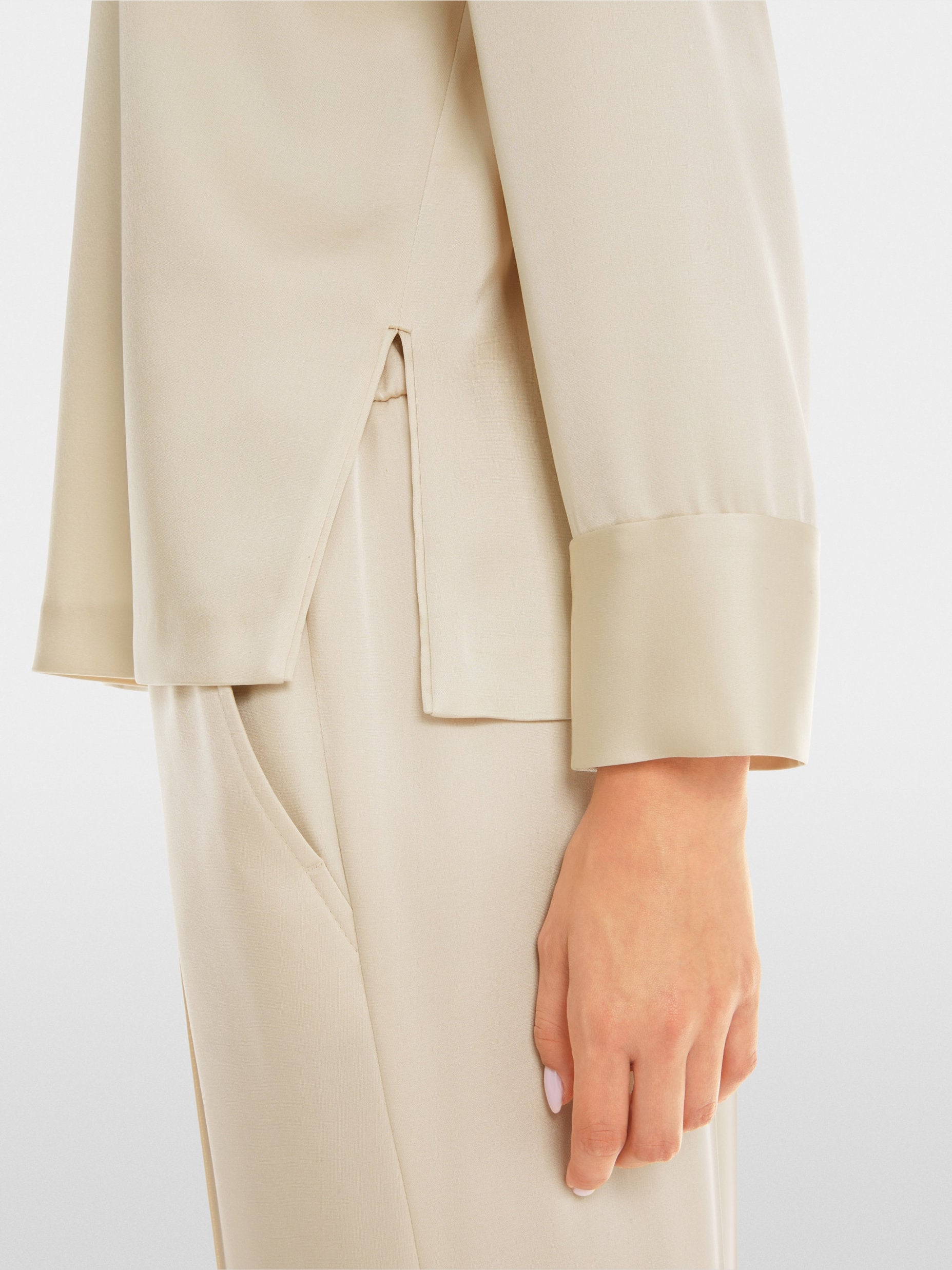 Plain Collarless Blouse With Glitter_YA 51.02 W15_137_04