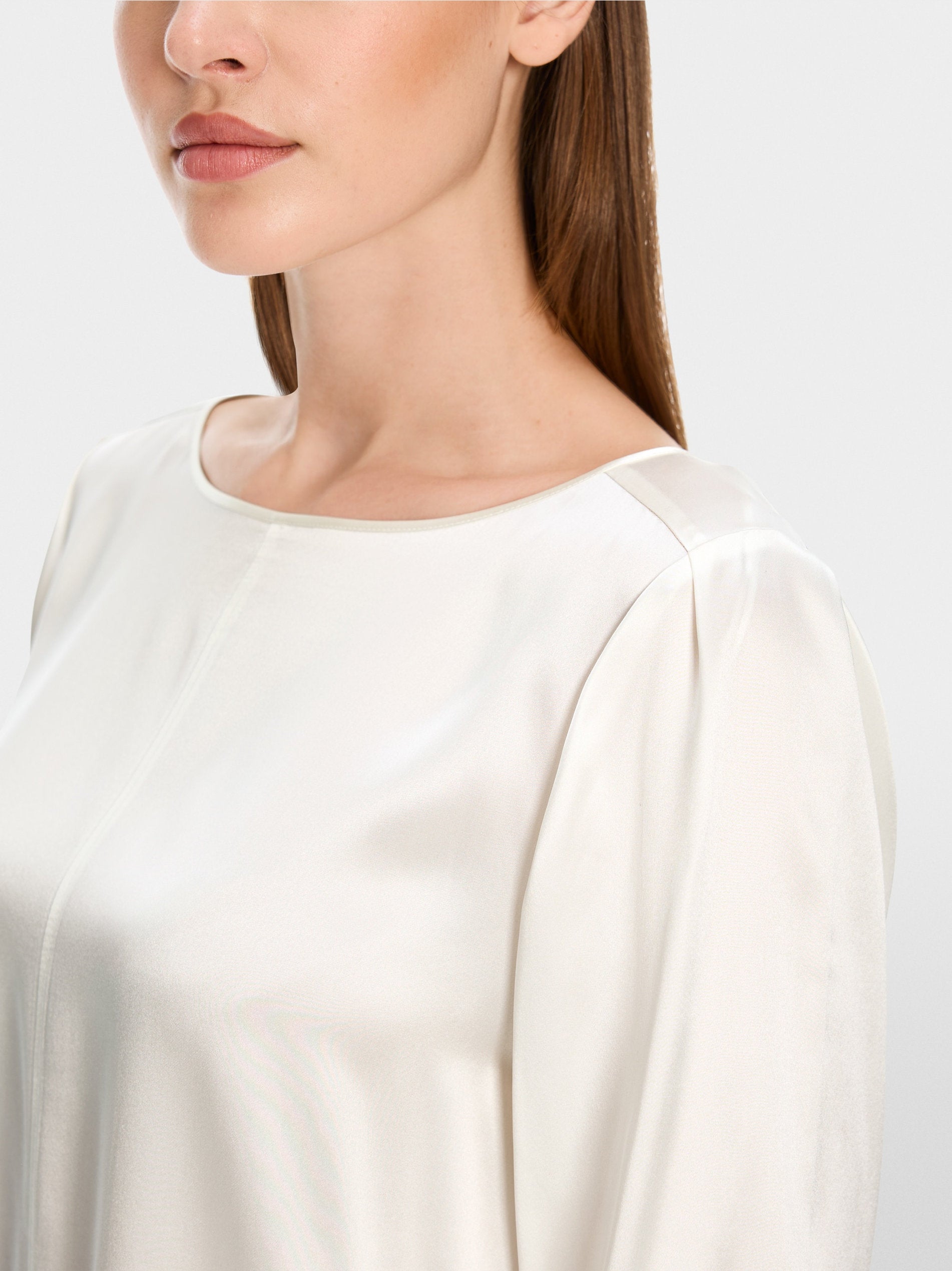 Marc Cain_Feminine Blouse in Pure Silk_YA 51.23 W52_110_03