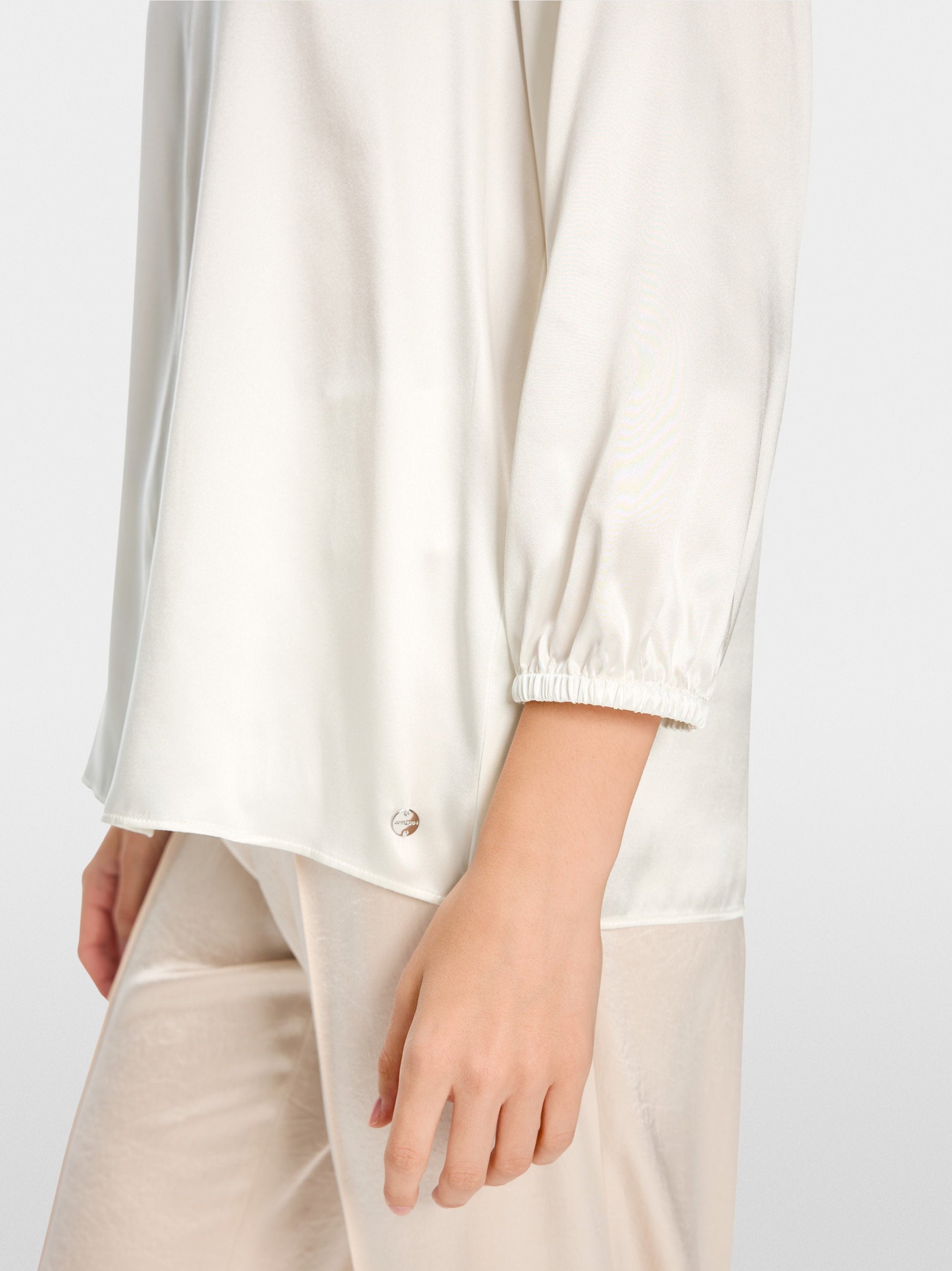 Marc Cain_Feminine Blouse in Pure Silk_YA 51.23 W52_110_04