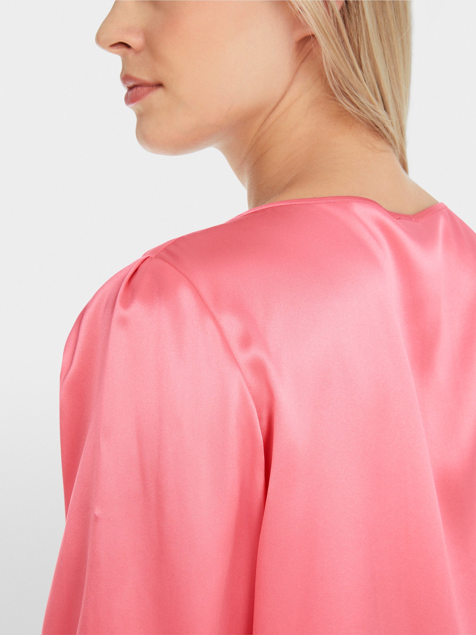 Marc Cain_Feminine Blouse in Pure Silk_YA 51.23 W52_236_03