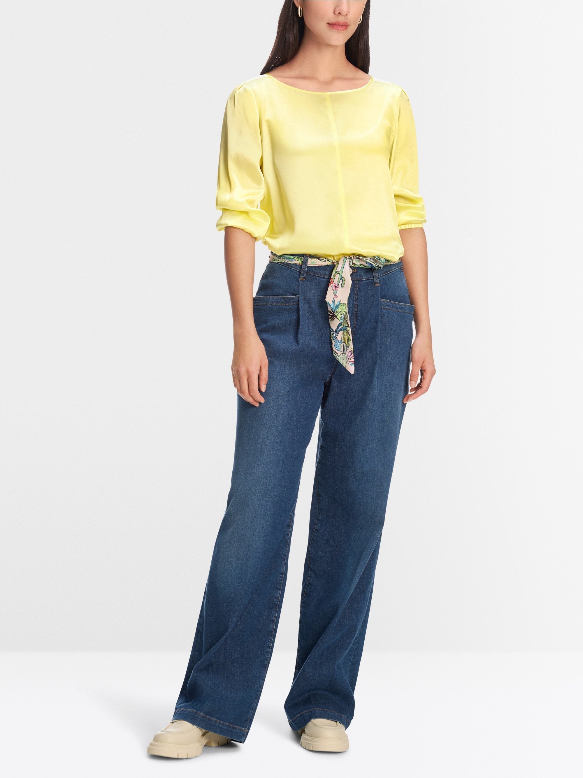 Marc Cain_Feminine Blouse in Pure Silk_YA 51.23 W52_405_02