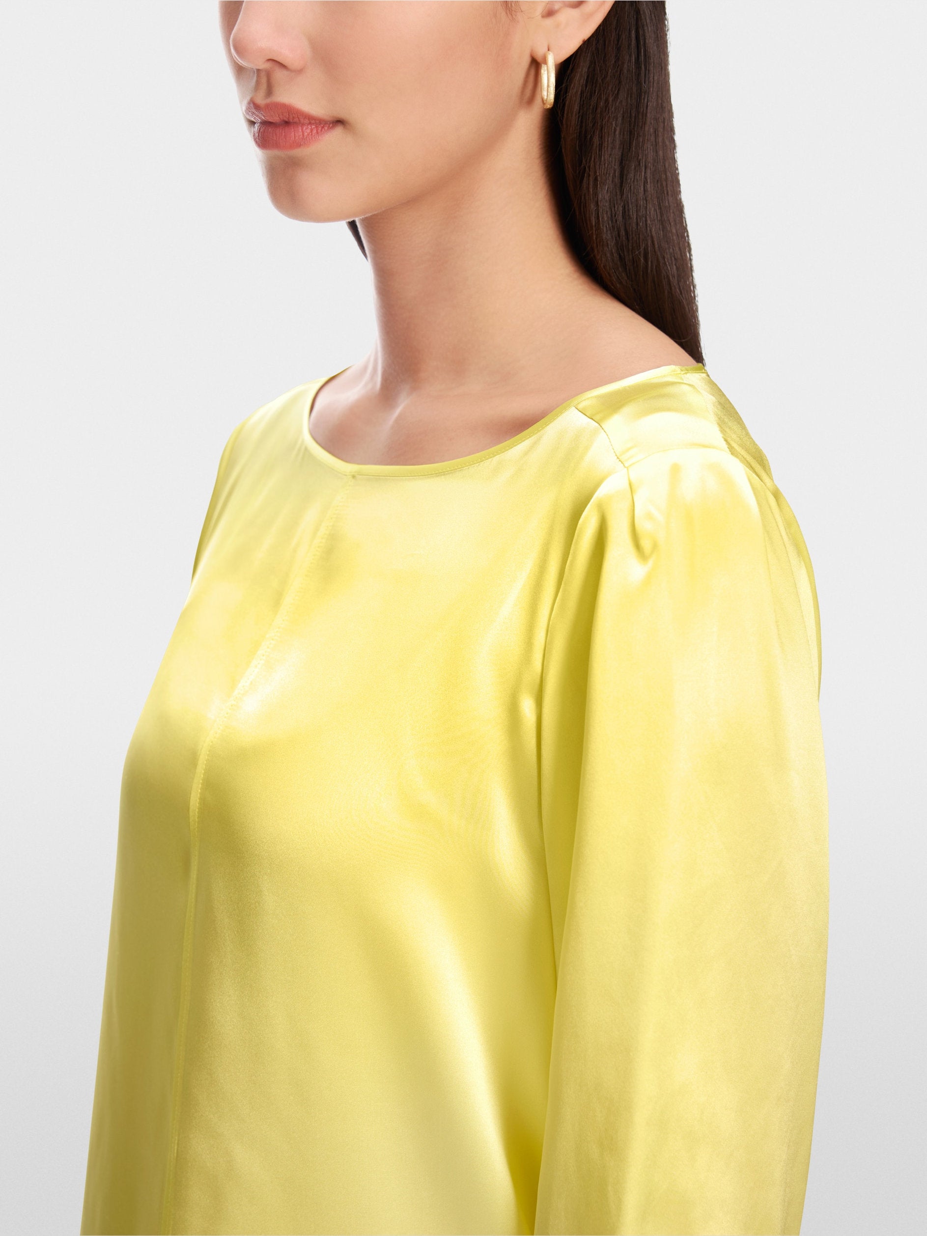 Marc Cain_Feminine Blouse in Pure Silk_YA 51.23 W52_405_04