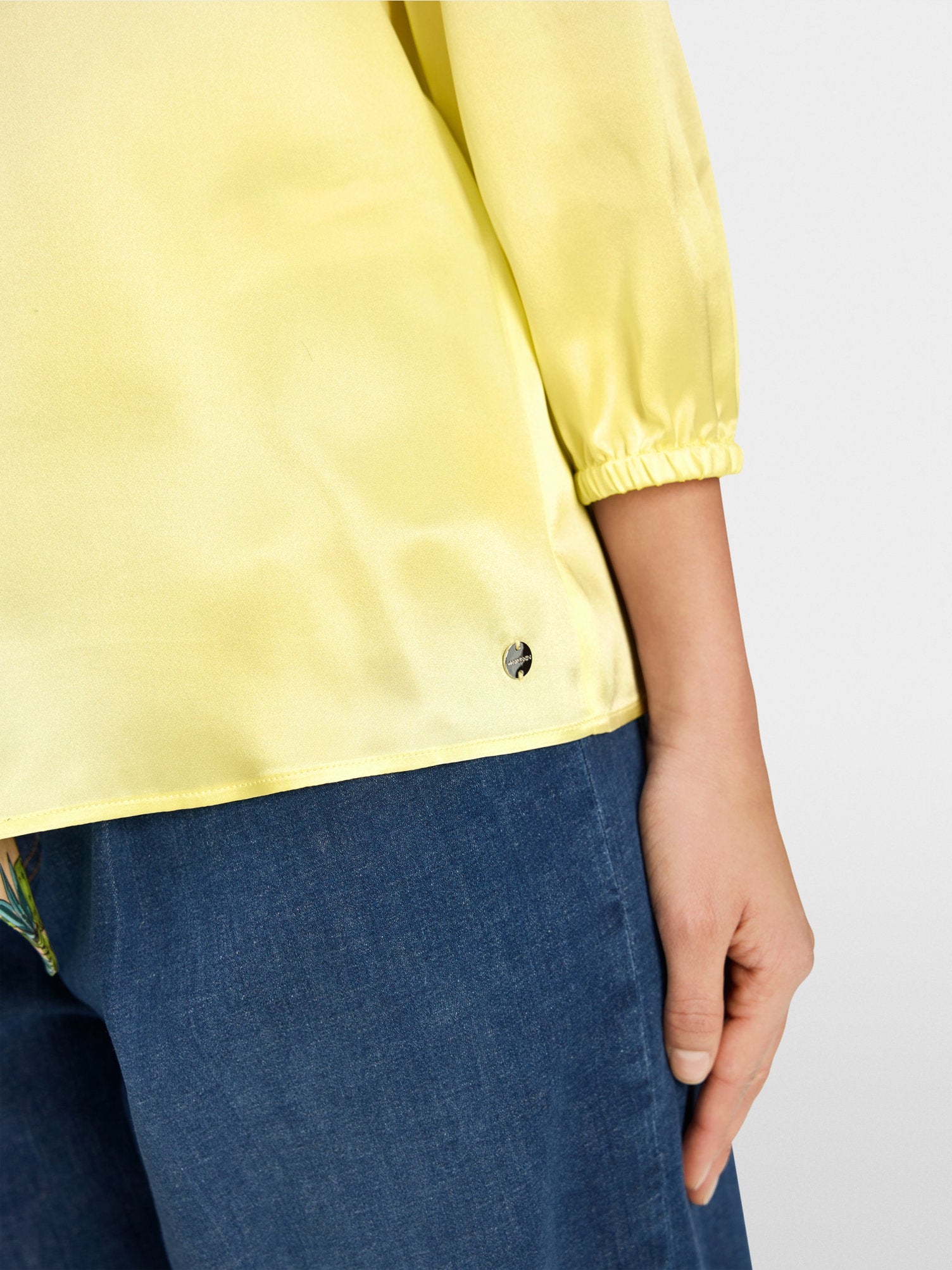 Marc Cain_Feminine Blouse in Pure Silk_YA 51.23 W52_405_05