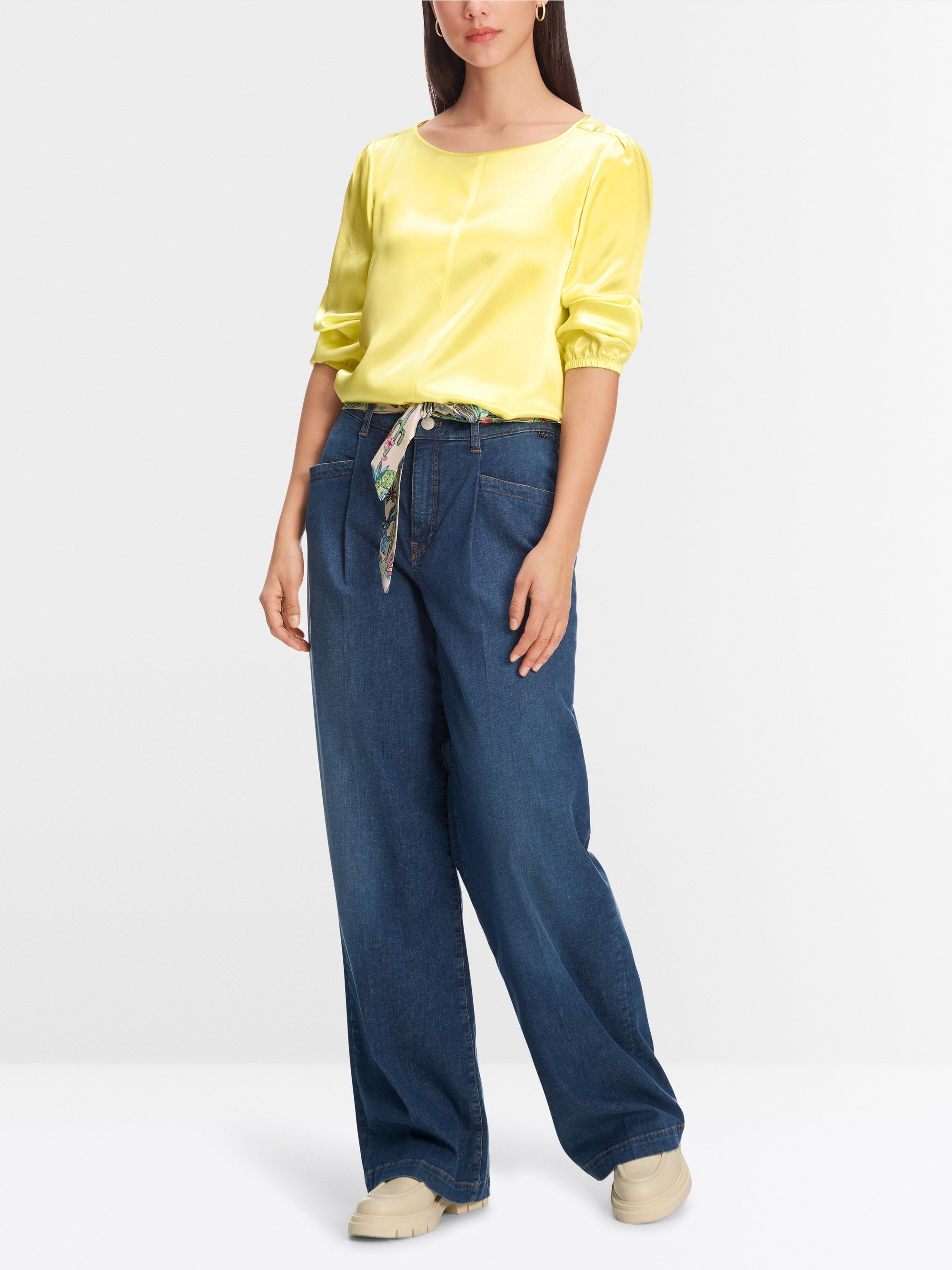 Marc Cain_Feminine Blouse in Pure Silk_YA 51.23 W52_405_06