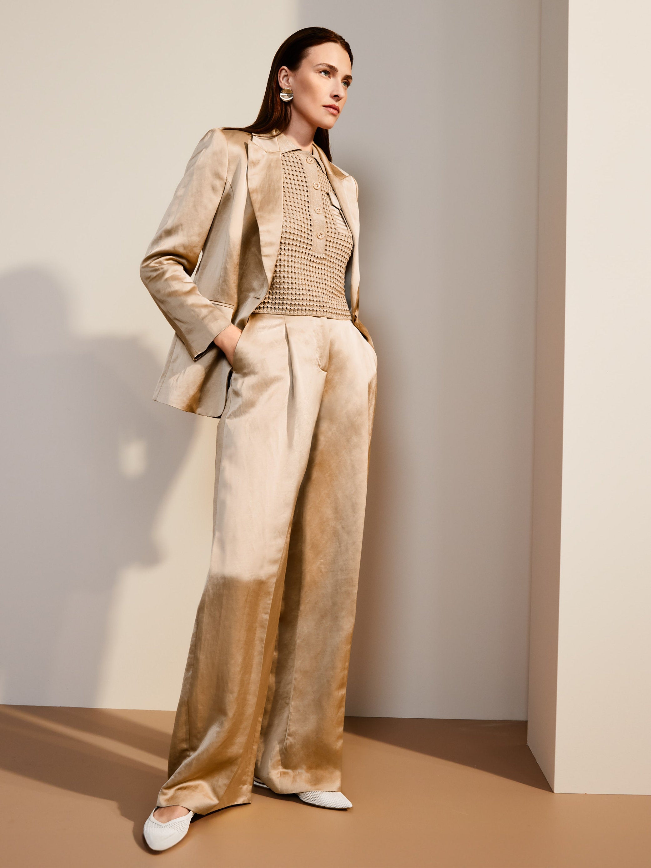 Marc Cain_Slim-Fit Blazer in Satin_YC 34.38 W41_608_07