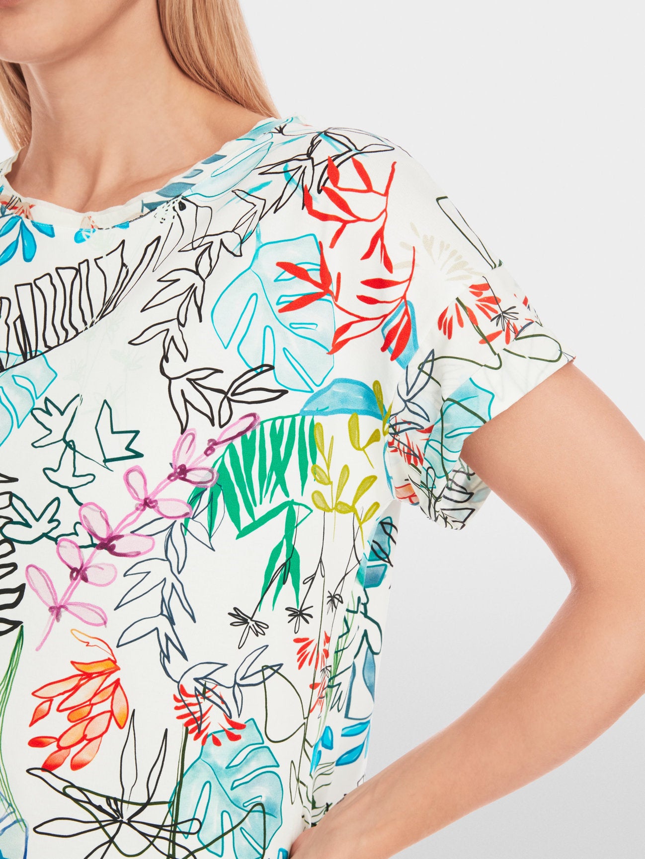Marc Cain_Oversized T-Shirt with Leaf Design_YC 48.67 J51_504_04