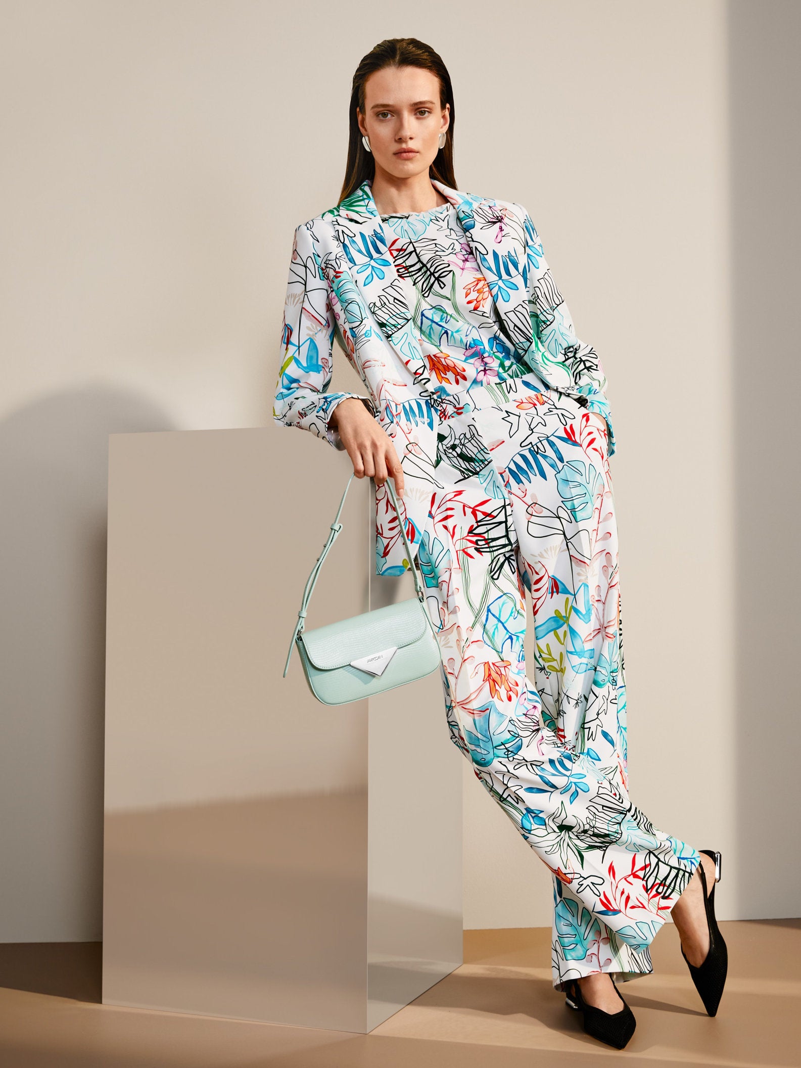 Marc Cain_Oversized T-Shirt with Leaf Design_YC 48.67 J51_504_06