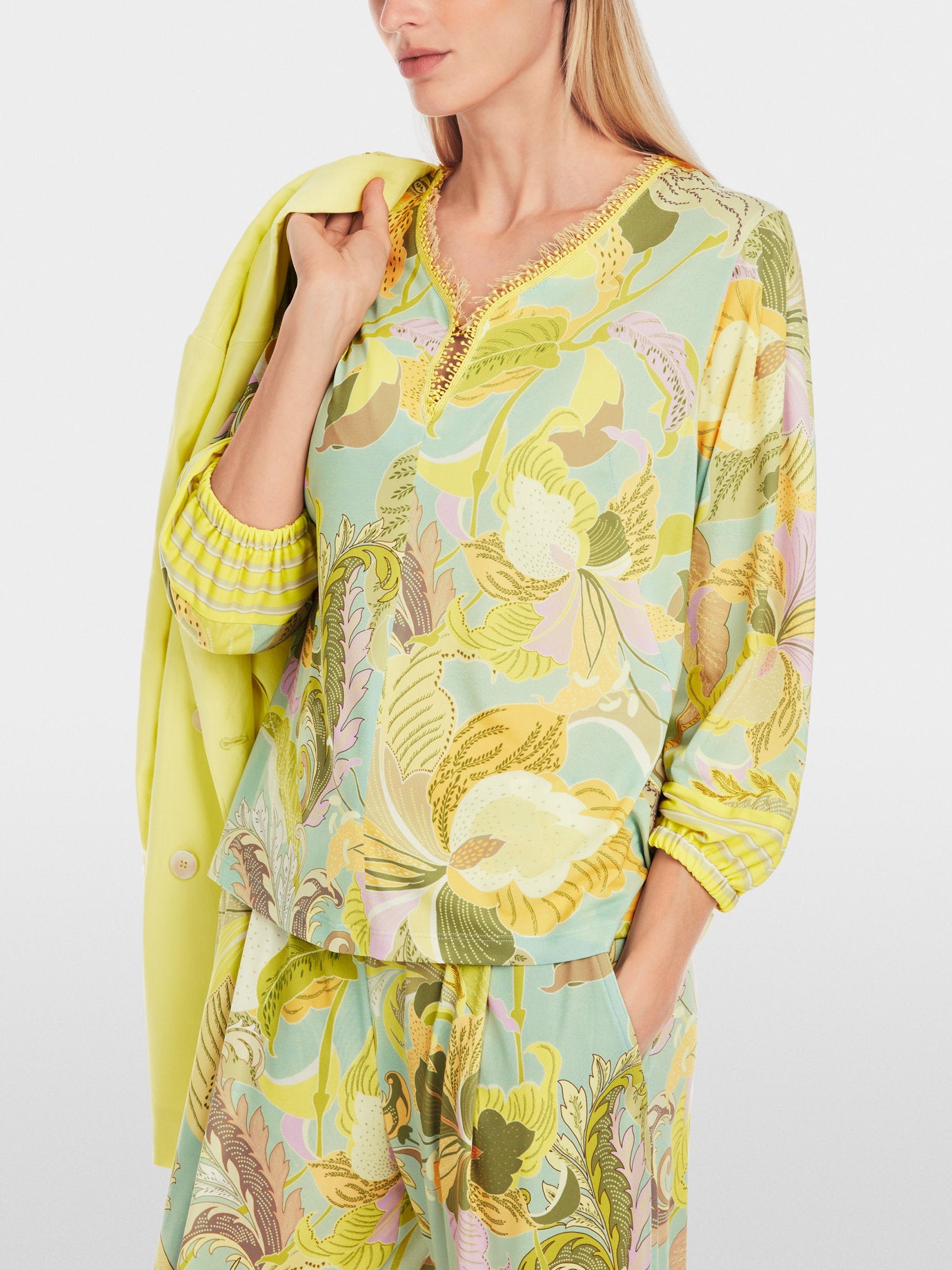 Marc Cain_Wide Blouse with Leaf Motif_YC 55.07 J38_423_01