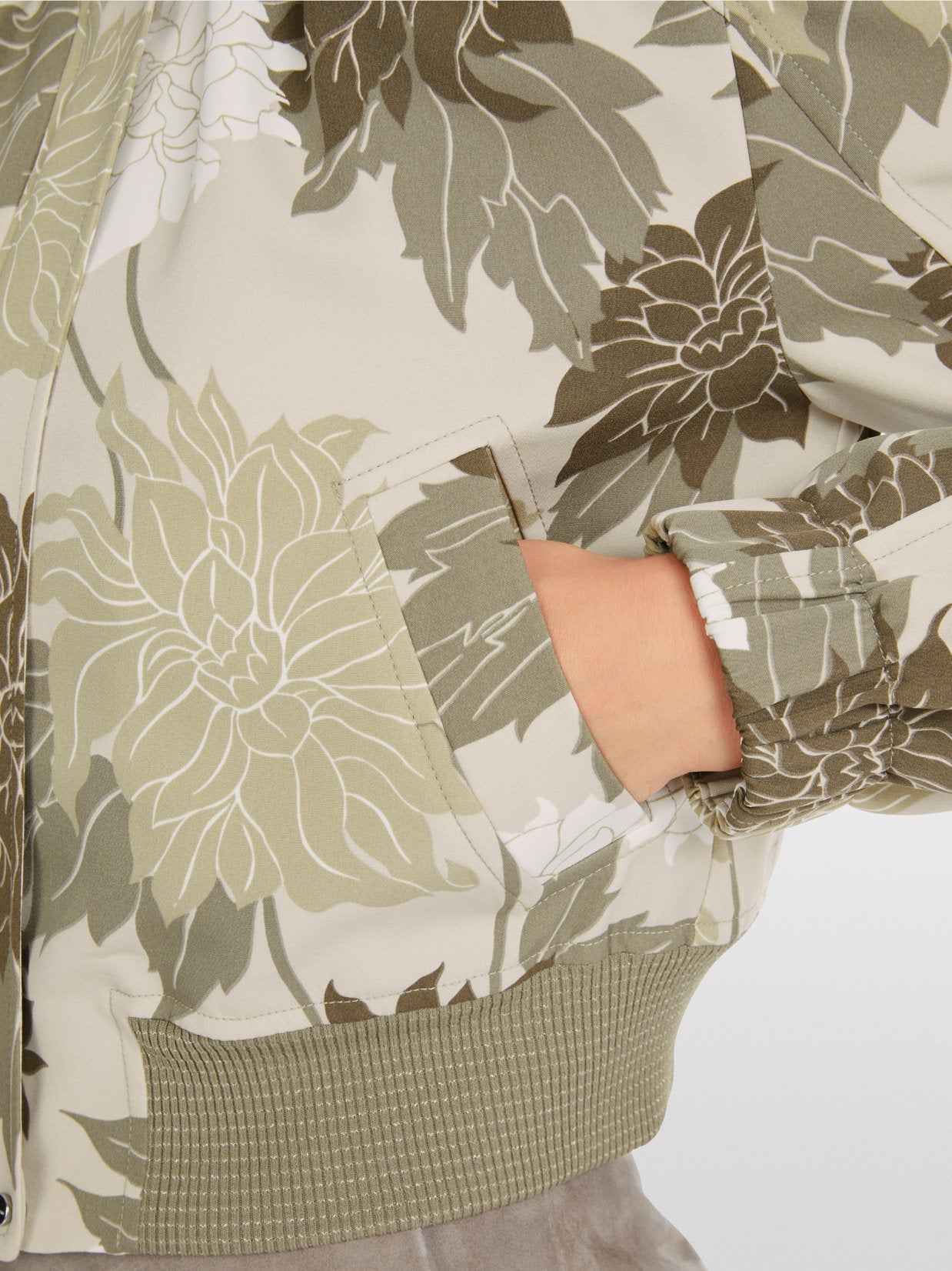 Jacket with Floral Pattern_YC 31.08 W16_127_03