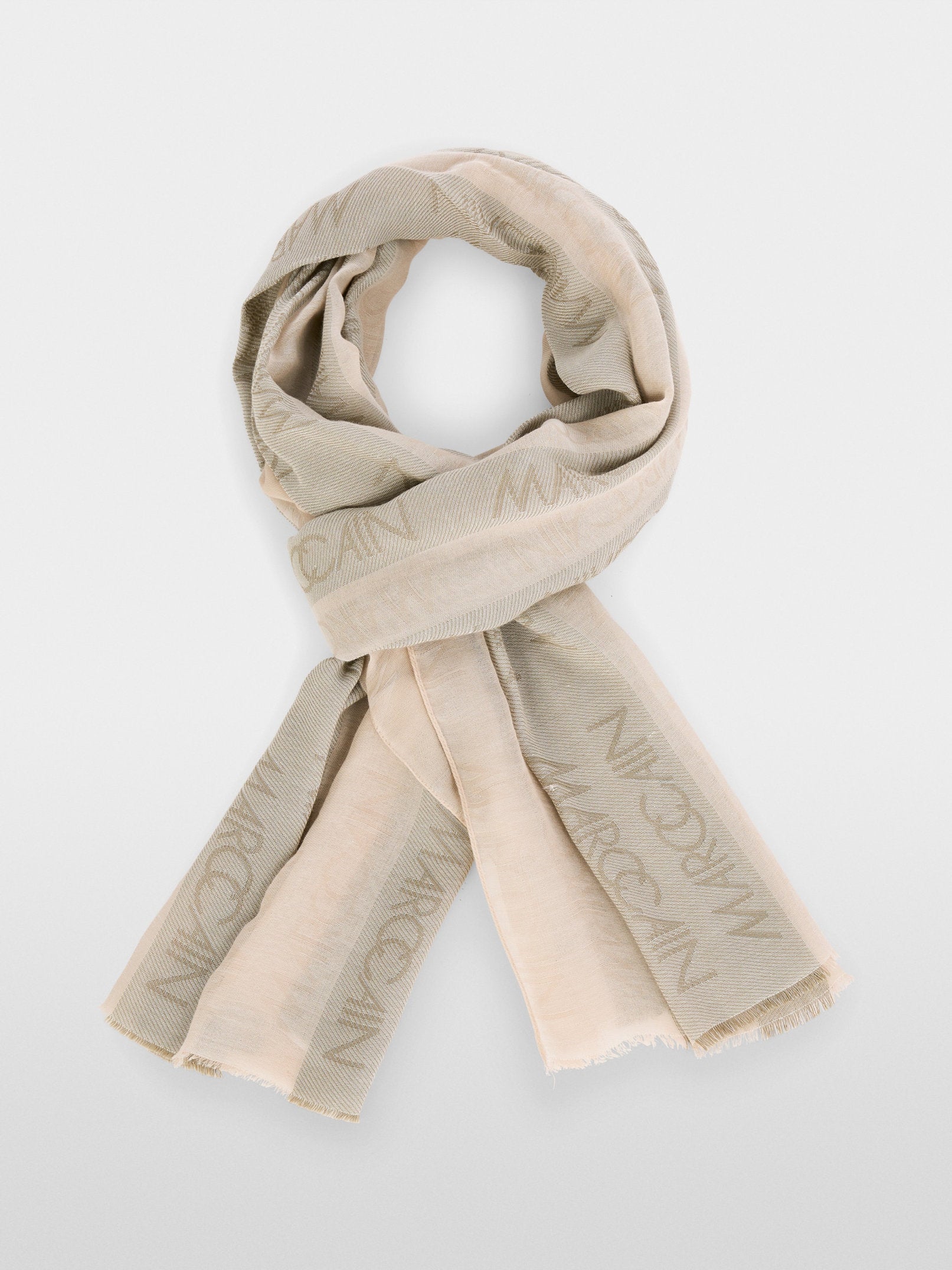 Scarf with Marc Cain Lettering_YC B4.09 Z09_127_01