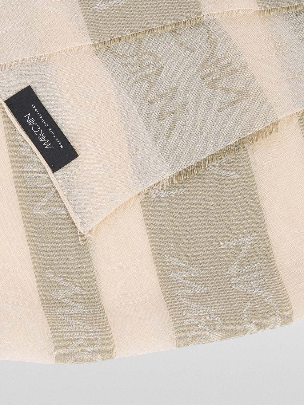 Scarf with Marc Cain Lettering_YC B4.09 Z09_127_02