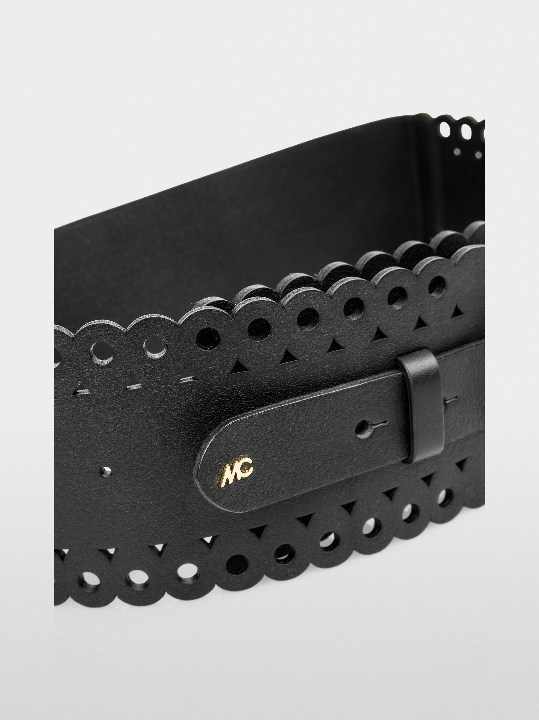Marc Cain_Leather Belt with Perforated Pattern_YC G1.08 L43_900_02
