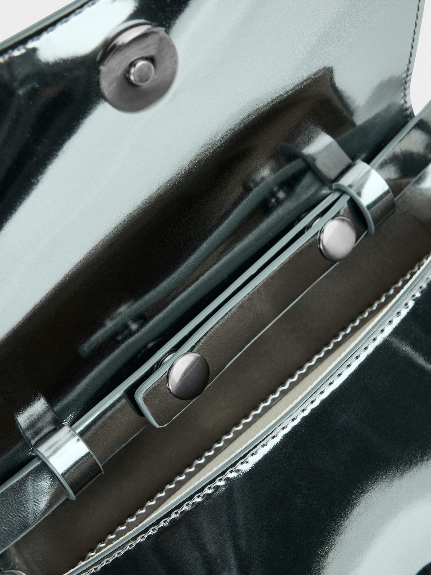 Shiny Mini Bag with Magnetic Closure_YC TM.01 Z04_680_04