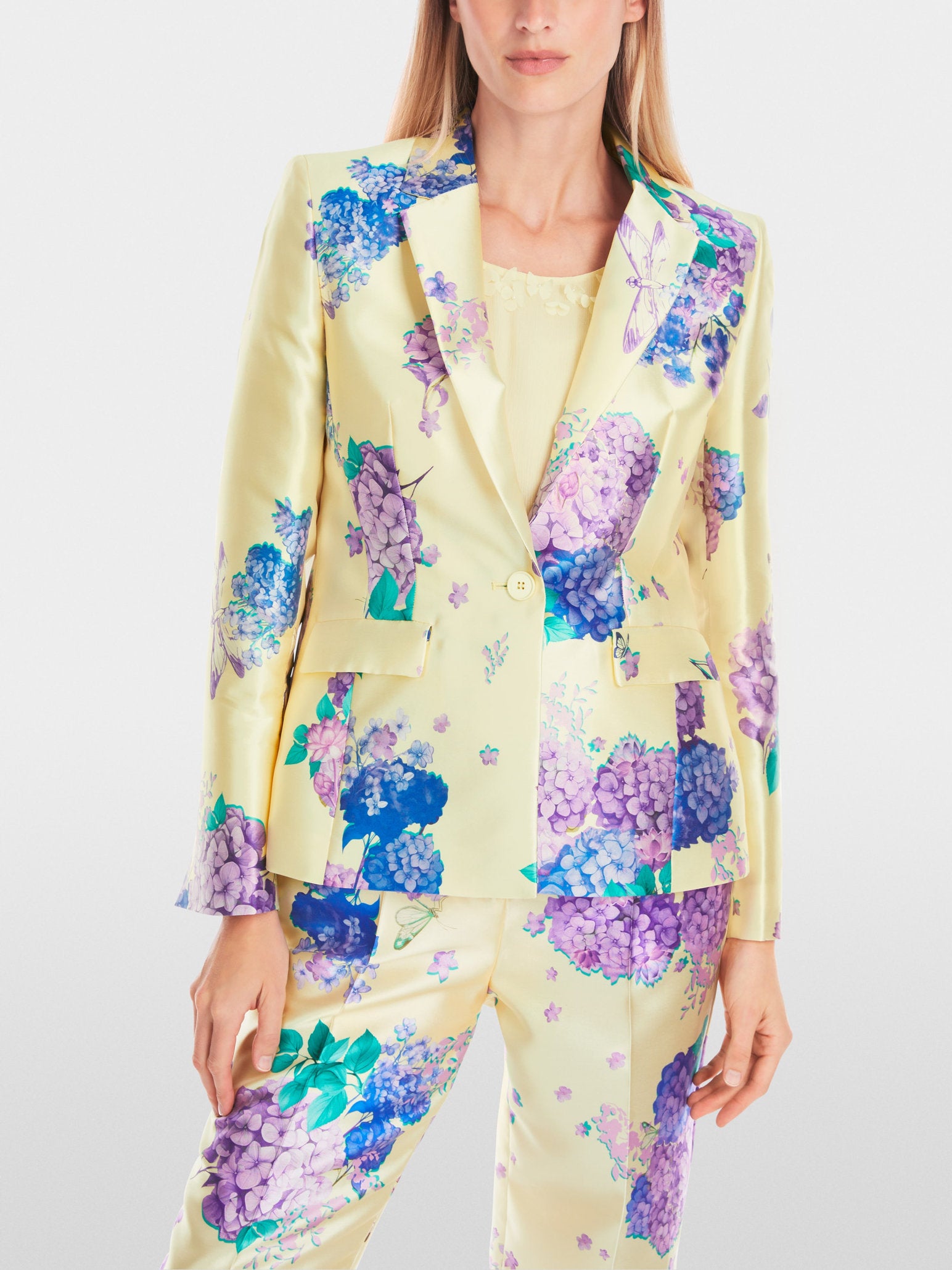 Marc Cain_Fitted Satin Blazer with Print_YG 34.07 W23_405_01