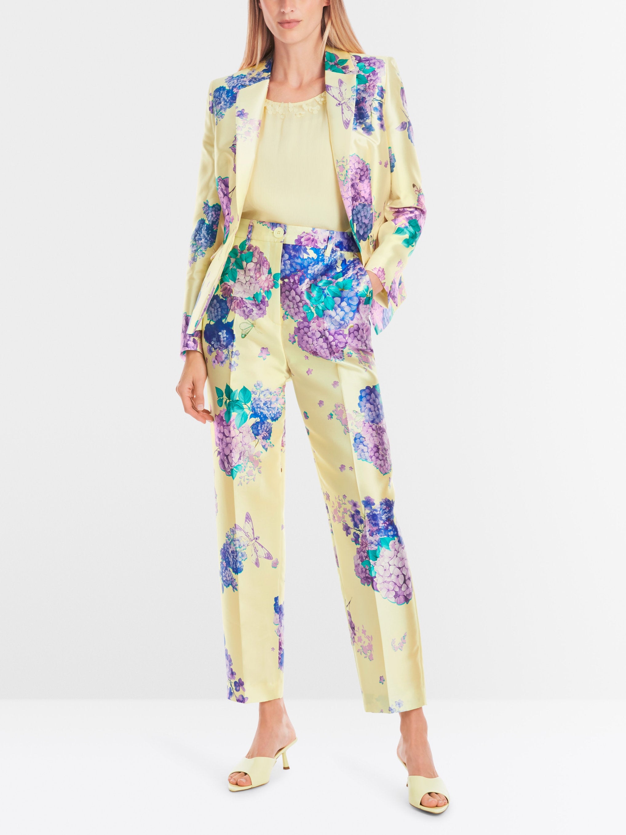 Marc Cain_Fitted Satin Blazer with Print_YG 34.07 W23_405_07