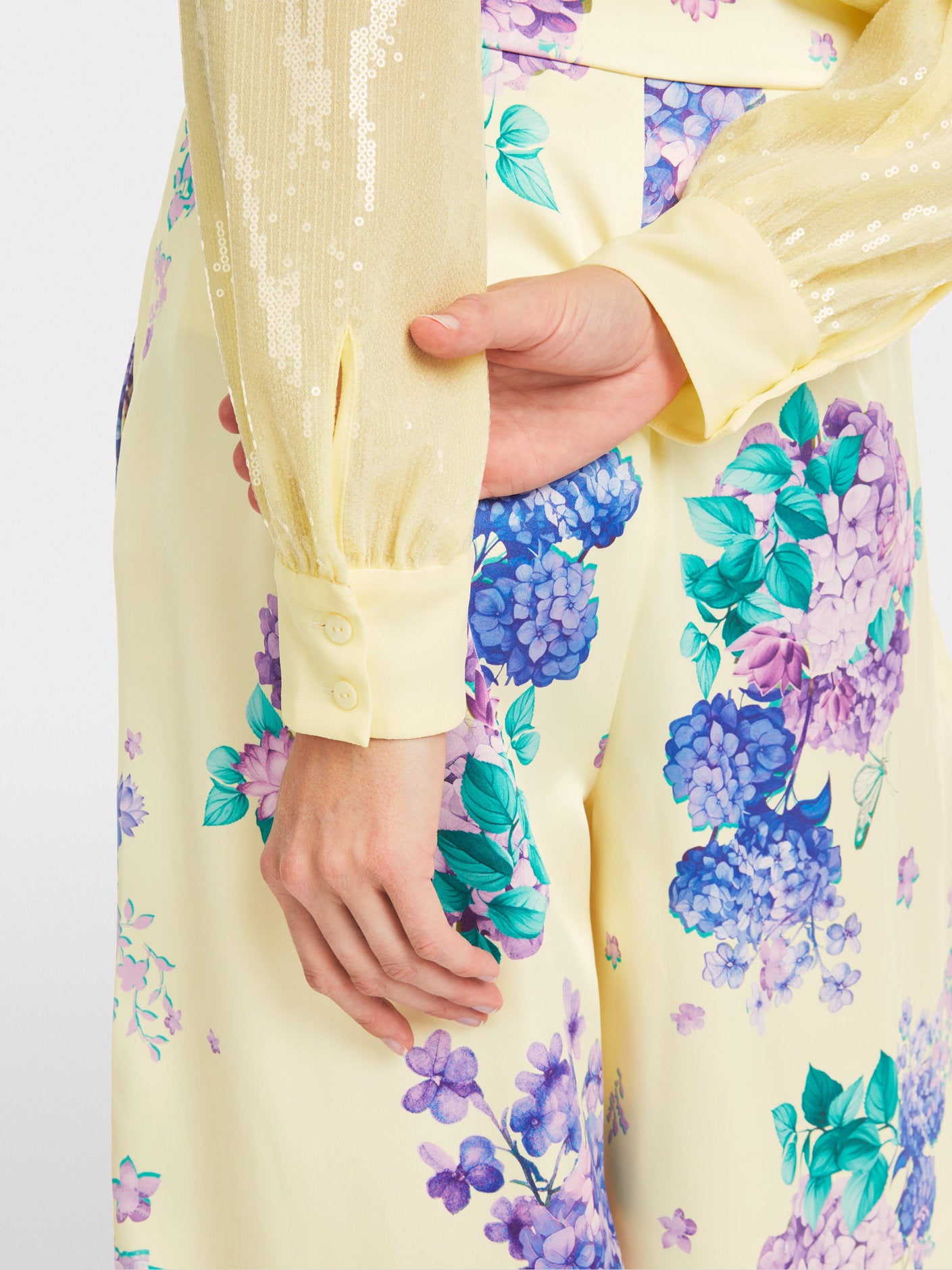 Marc Cain_Plain Sequin Fabric Pussy Bow Blouse_YG 51.12 W15_405_05