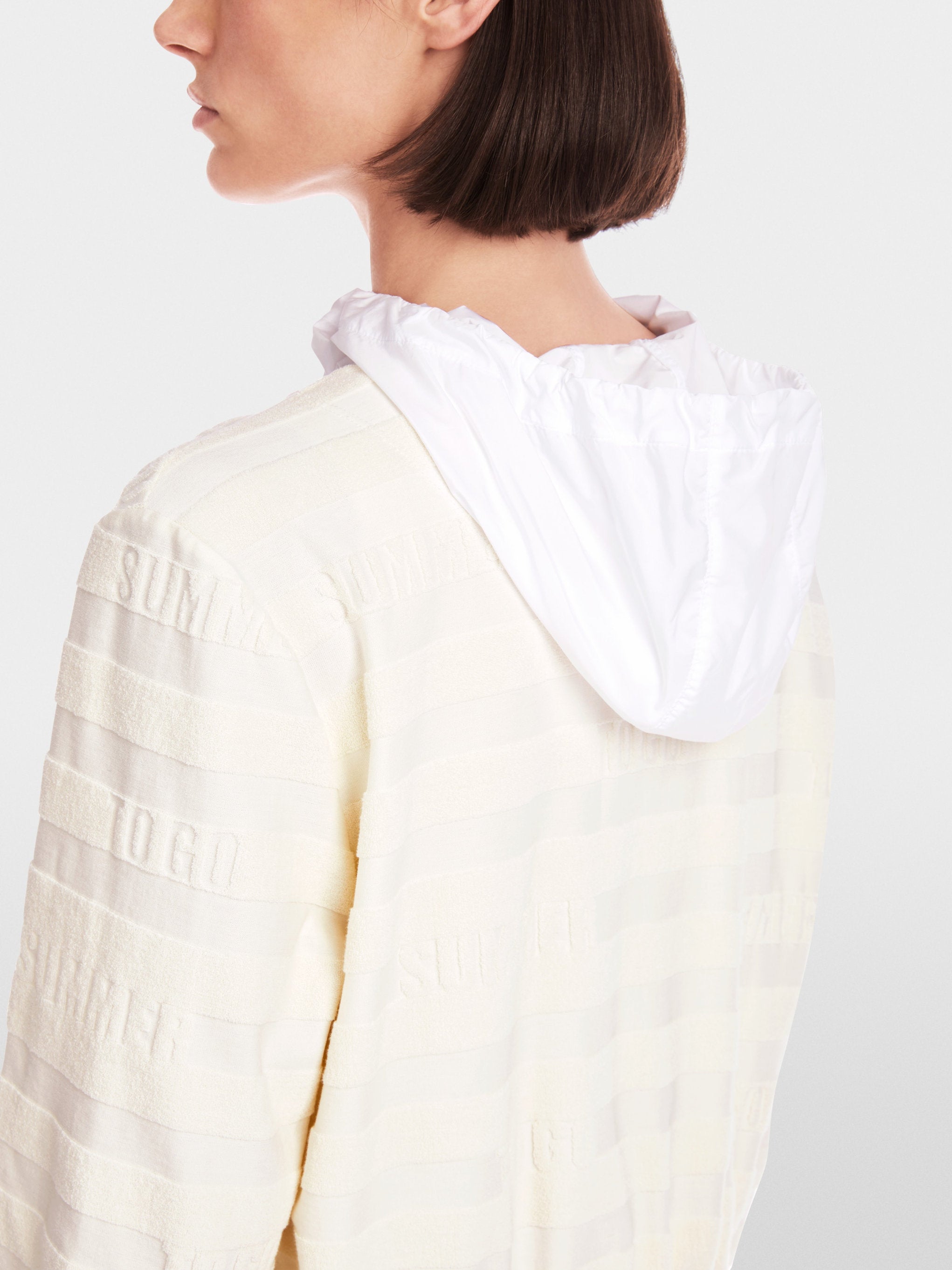 Marc Cain_Jacket with "Summer-To-Go" Statement_YS 31.26 J73_113_06