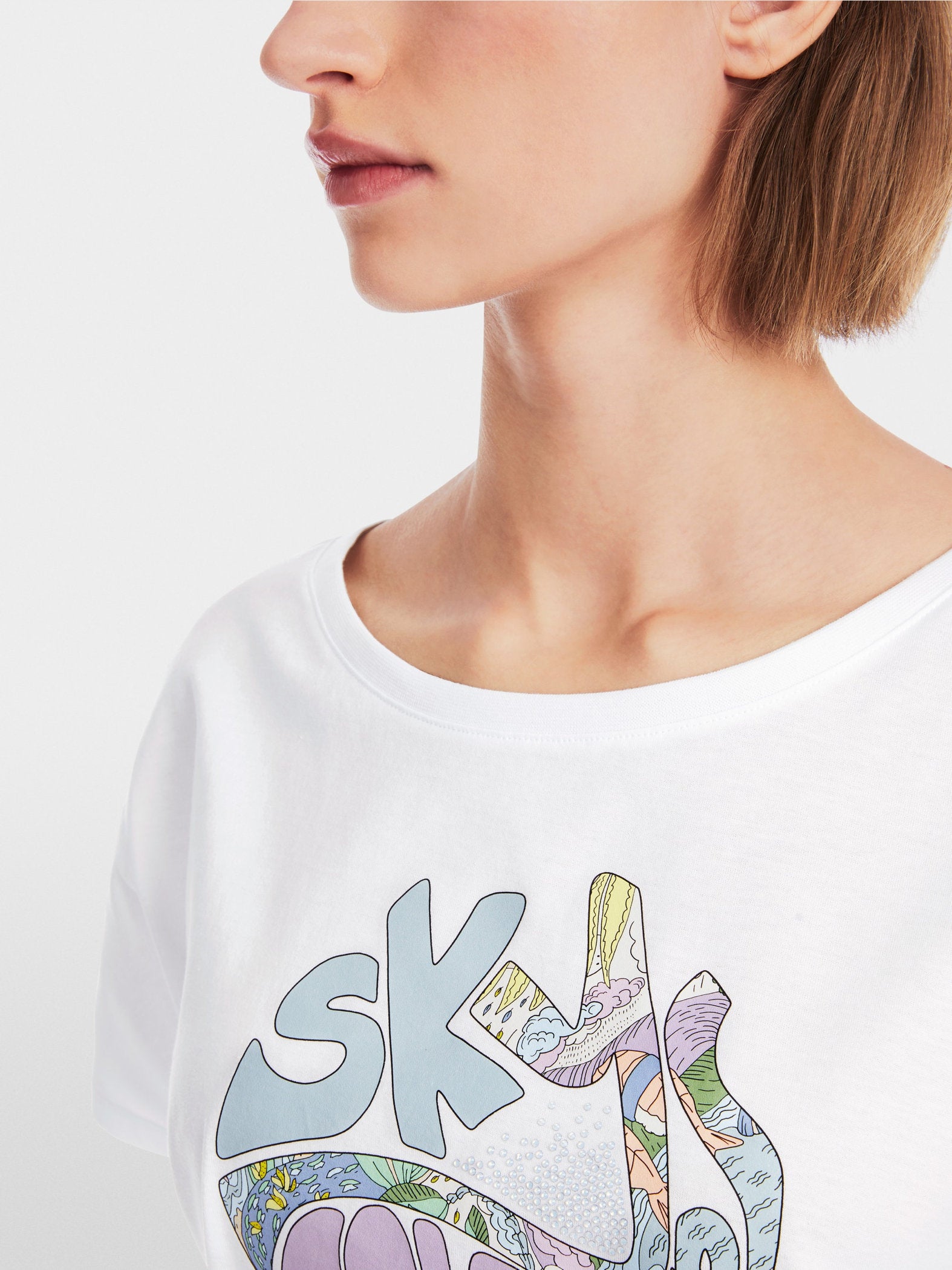 Marc Cain_Rethink Together Rhinestones T-Shirt_YS 48.58 J82_100_05