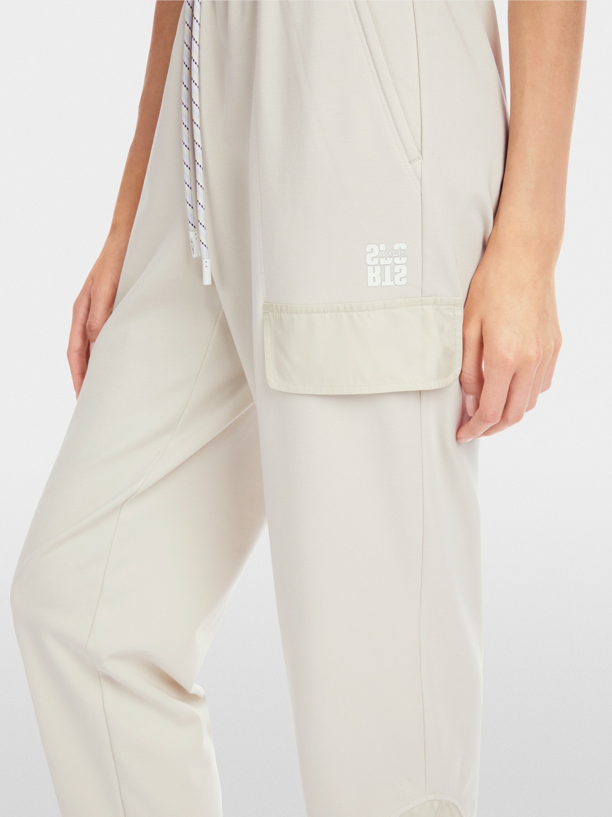 Marc Cain_Roye in The Latest Utility Style_YS 81.67 J54_183_03