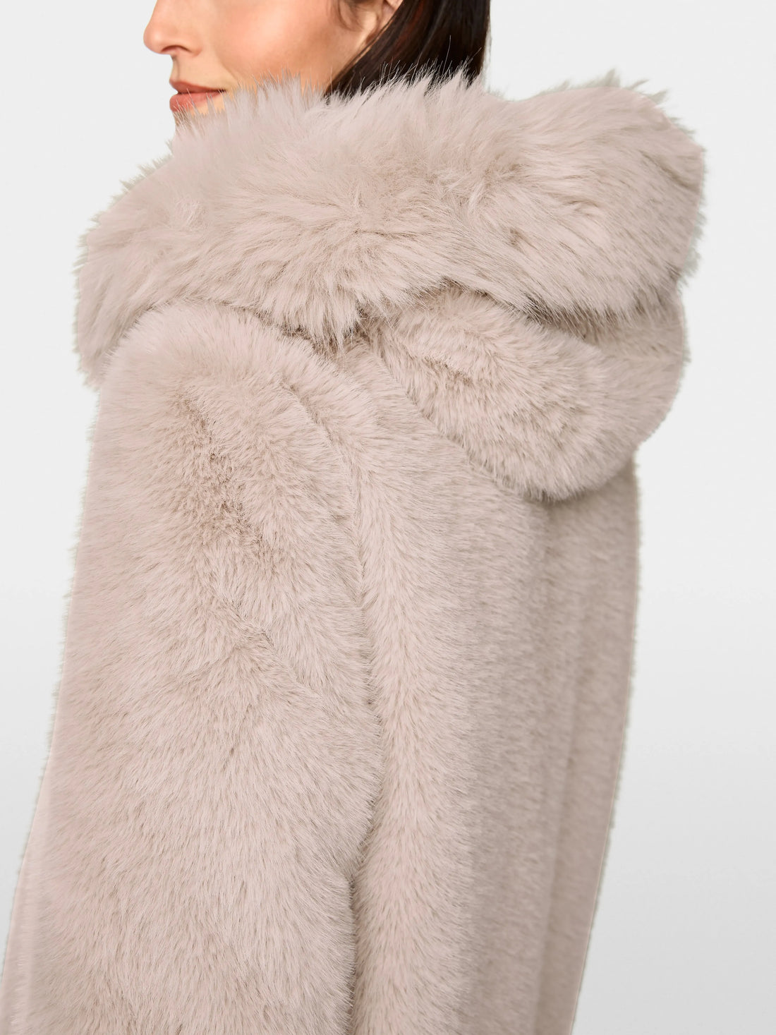 Marccain_Warm Stone_Faux Fur Coat with Hood_ZA 11.06 W87_646_04