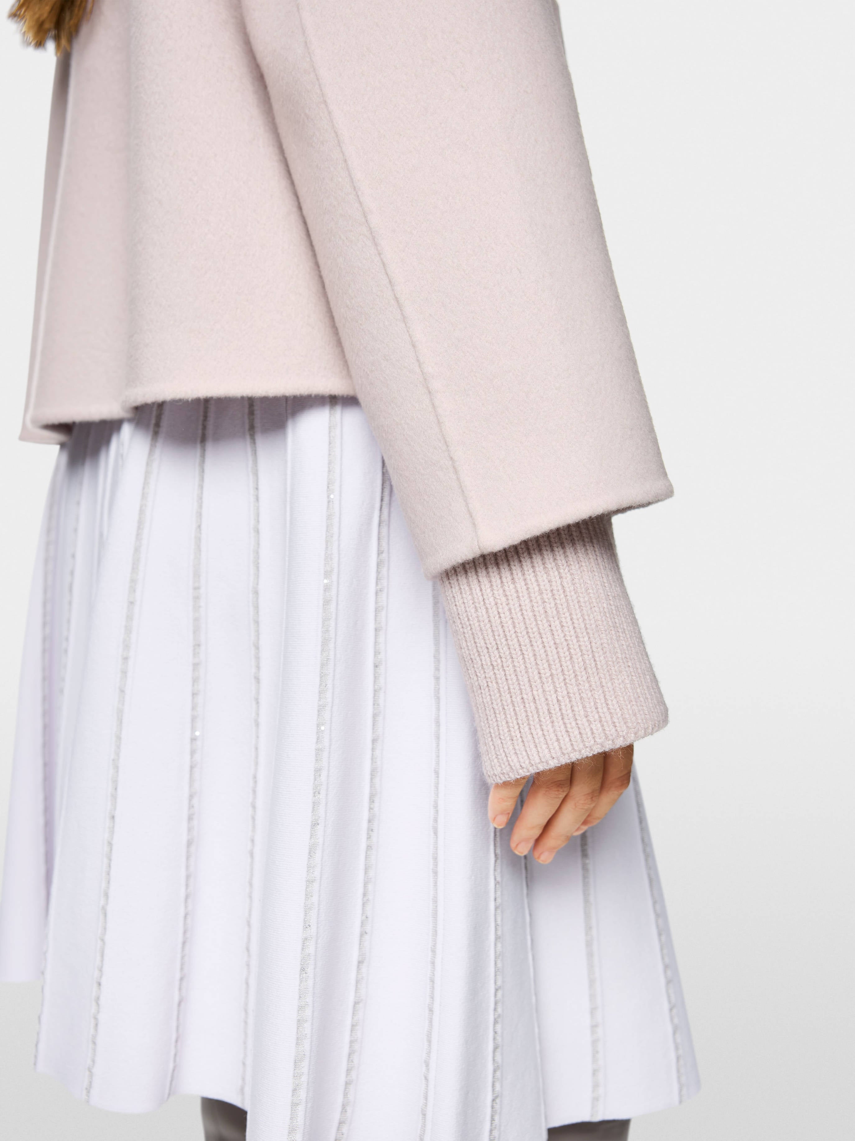 Marc Cain_Light Desert Taupe_Oversized Jacket with Cuffed Sleeves_ZC 12.02 W33_702_05