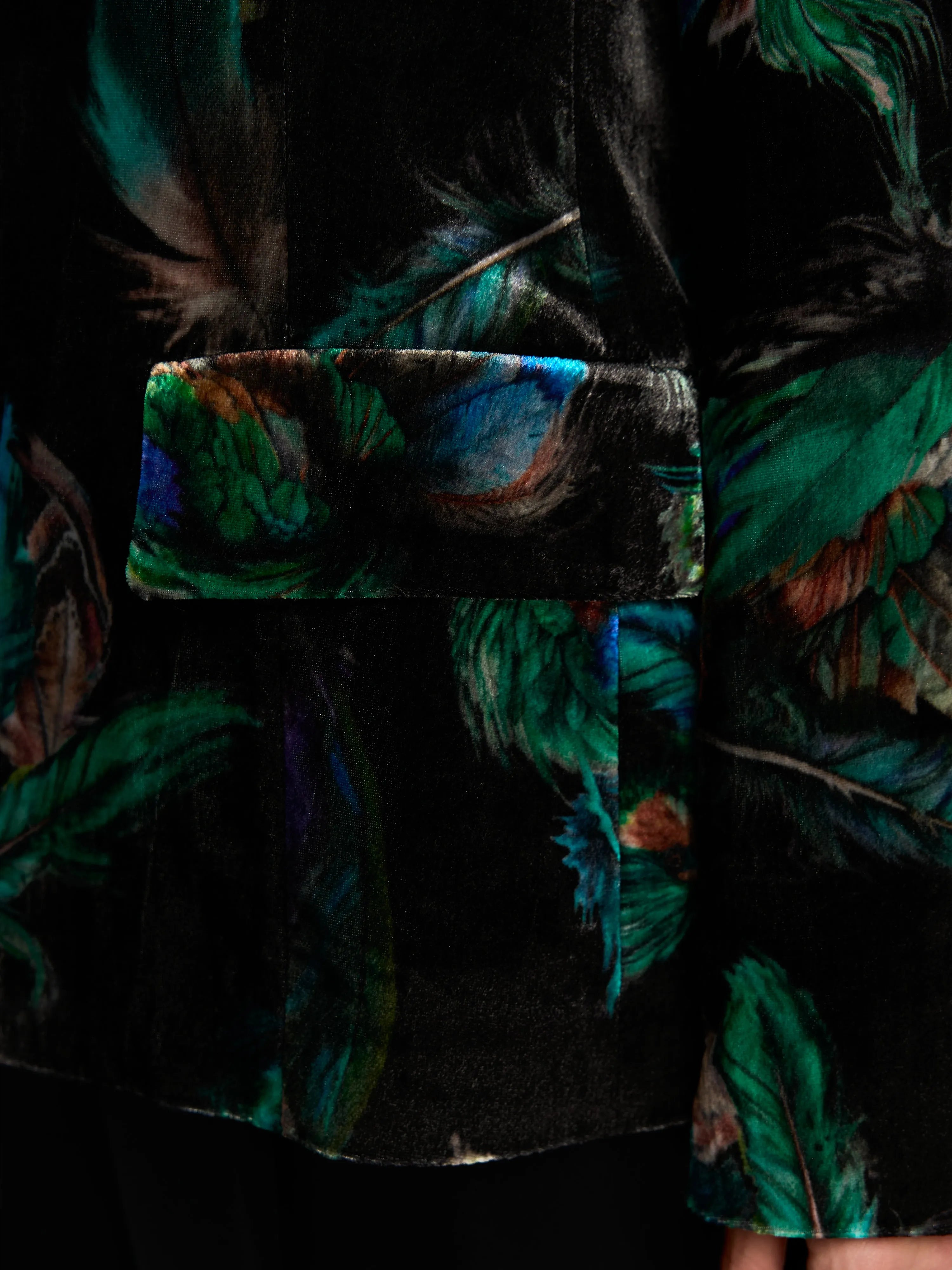 Marccain_Dark Jade Green_Velvet Blazer with Feather Print_ZC 34.19 W79_556_04