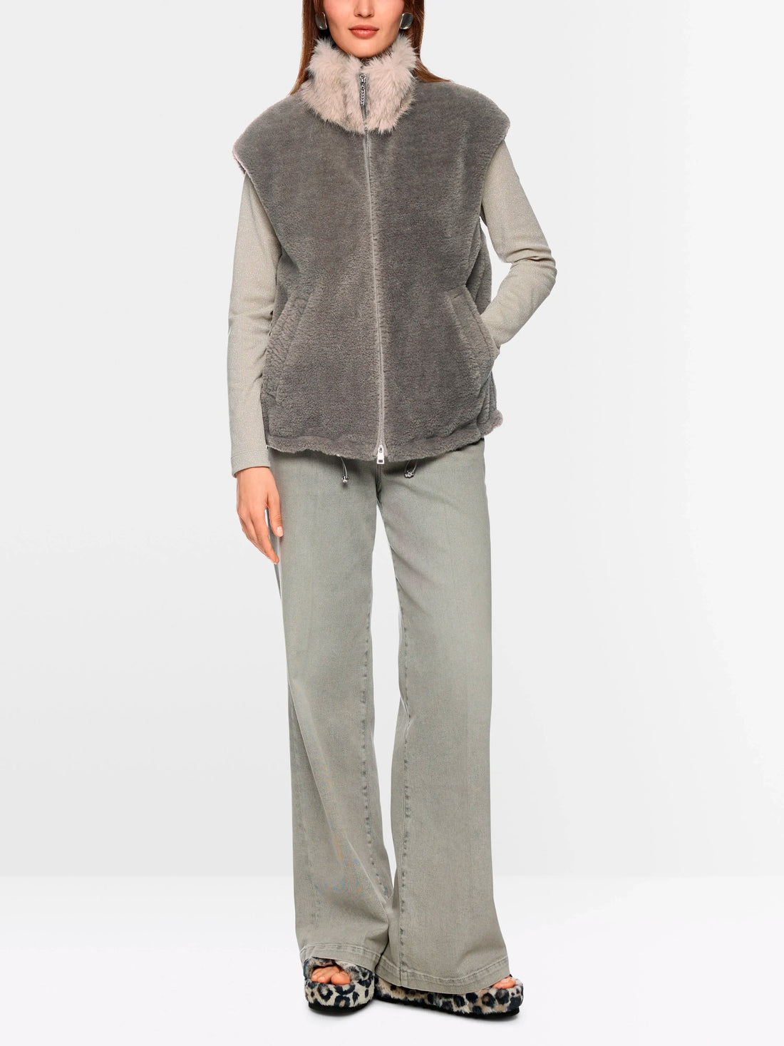 Marc Cain_Soft Charcoal_Cosy Waistcoat with Faux Fur Collar_ZC 37.01 W63_836_01