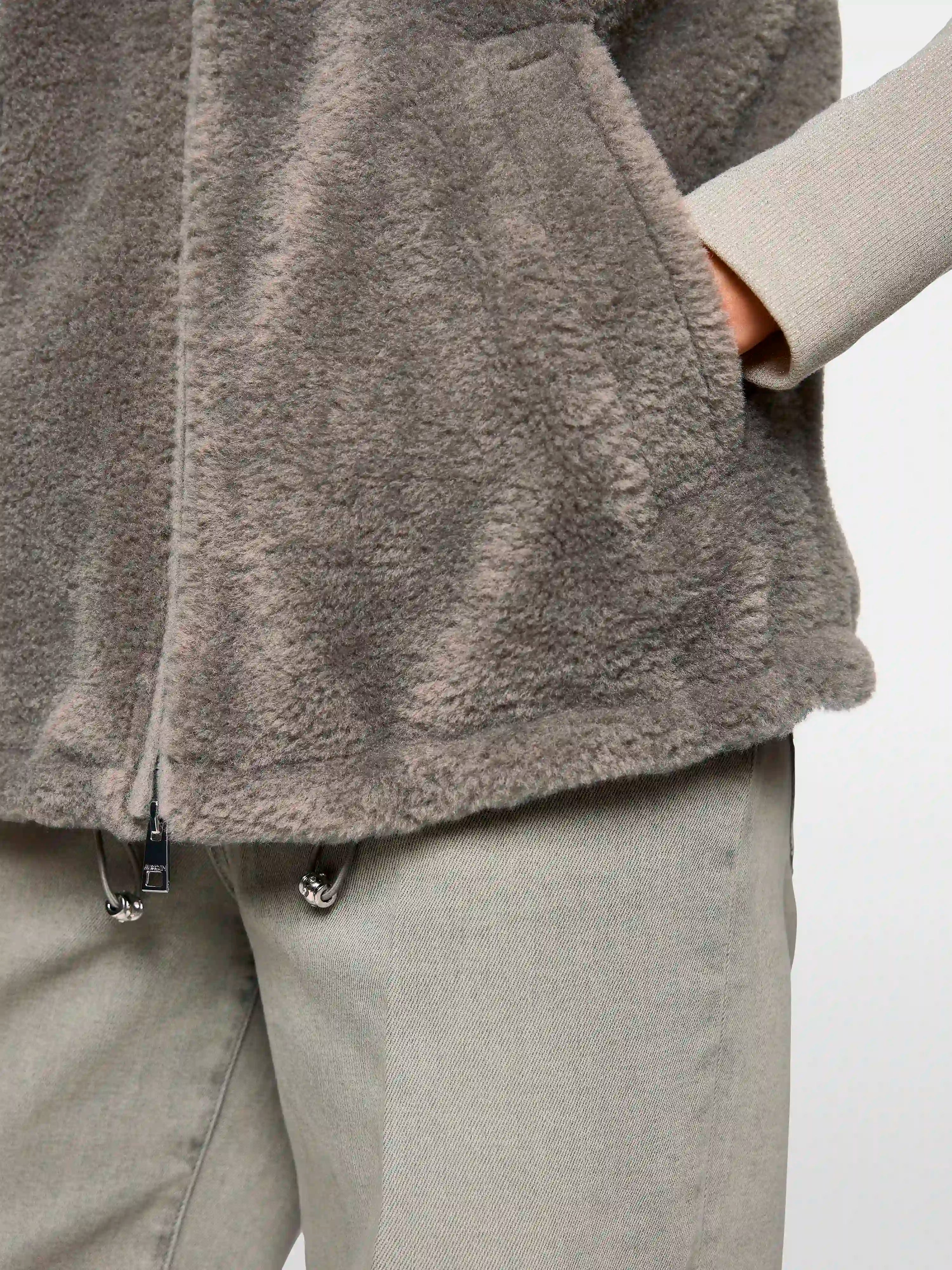 Marc Cain_Soft Charcoal_Cosy Waistcoat with Faux Fur Collar_ZC 37.01 W63_836_04