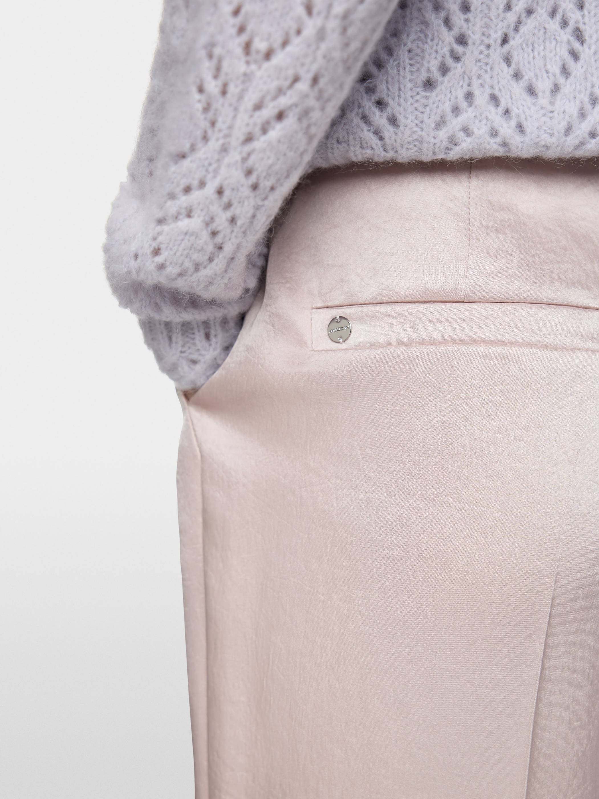 Marc Cain_Light Desert Taupe_WUKARI Trousers in Hammered Satin_ZC 81.12 W46_702_03