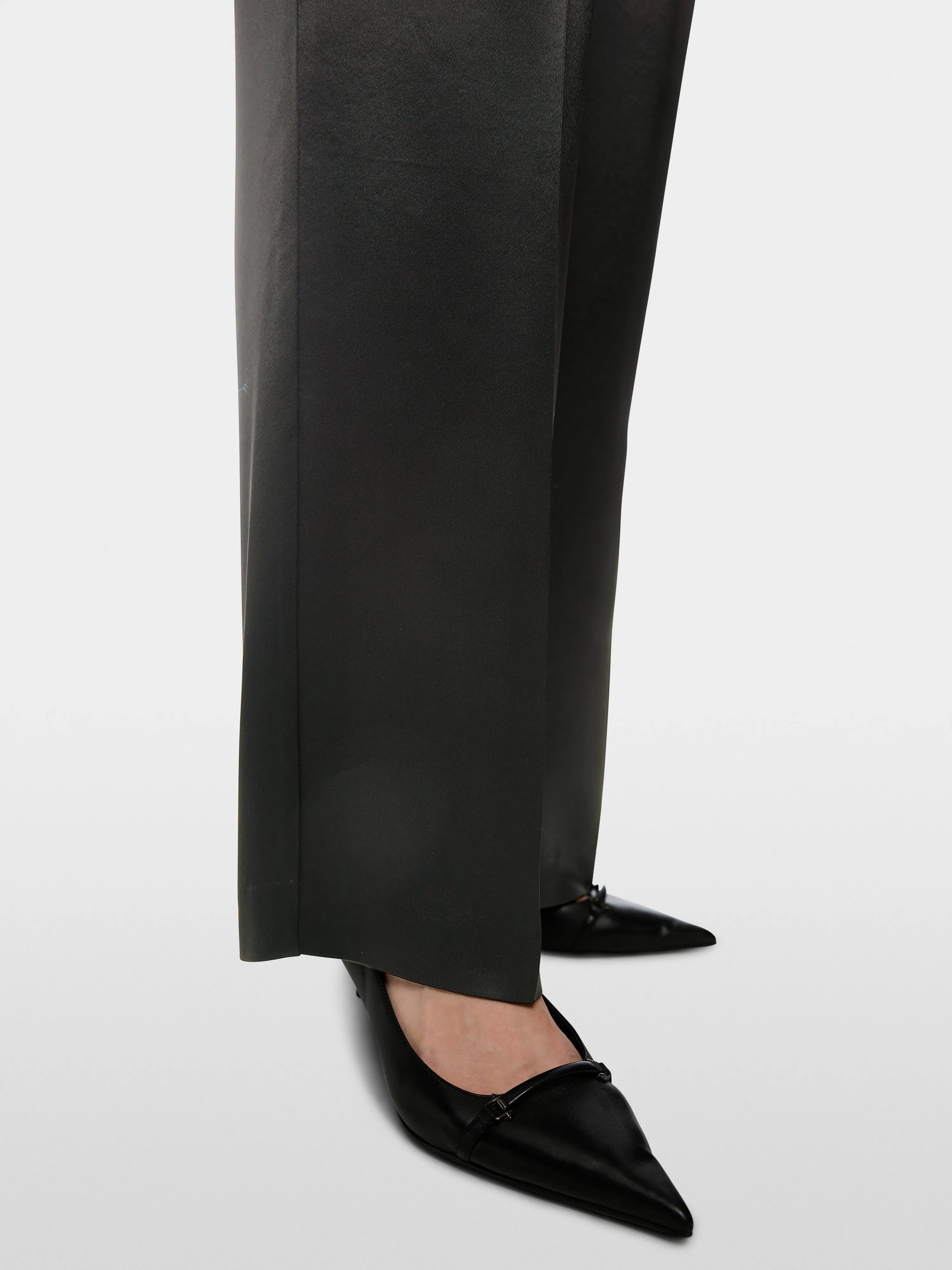 Marccain_Black_WASCO Satin Trousers with Wide Cut_ZC 81.32 W80_900_04