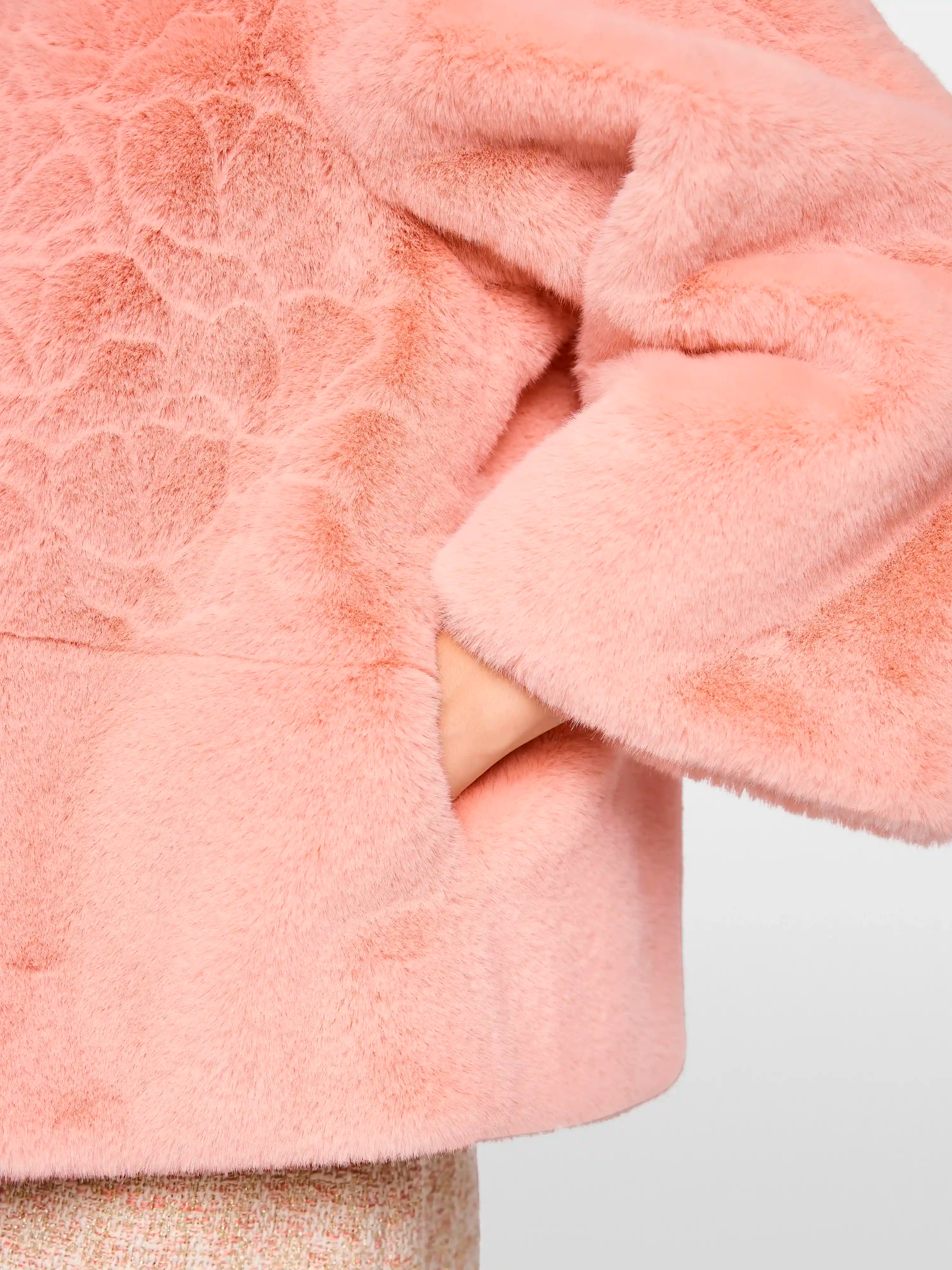 Marc Cain_Evening Sand_Elegant Jacket with Faux Fur_ZG 12.01 W19_164_04