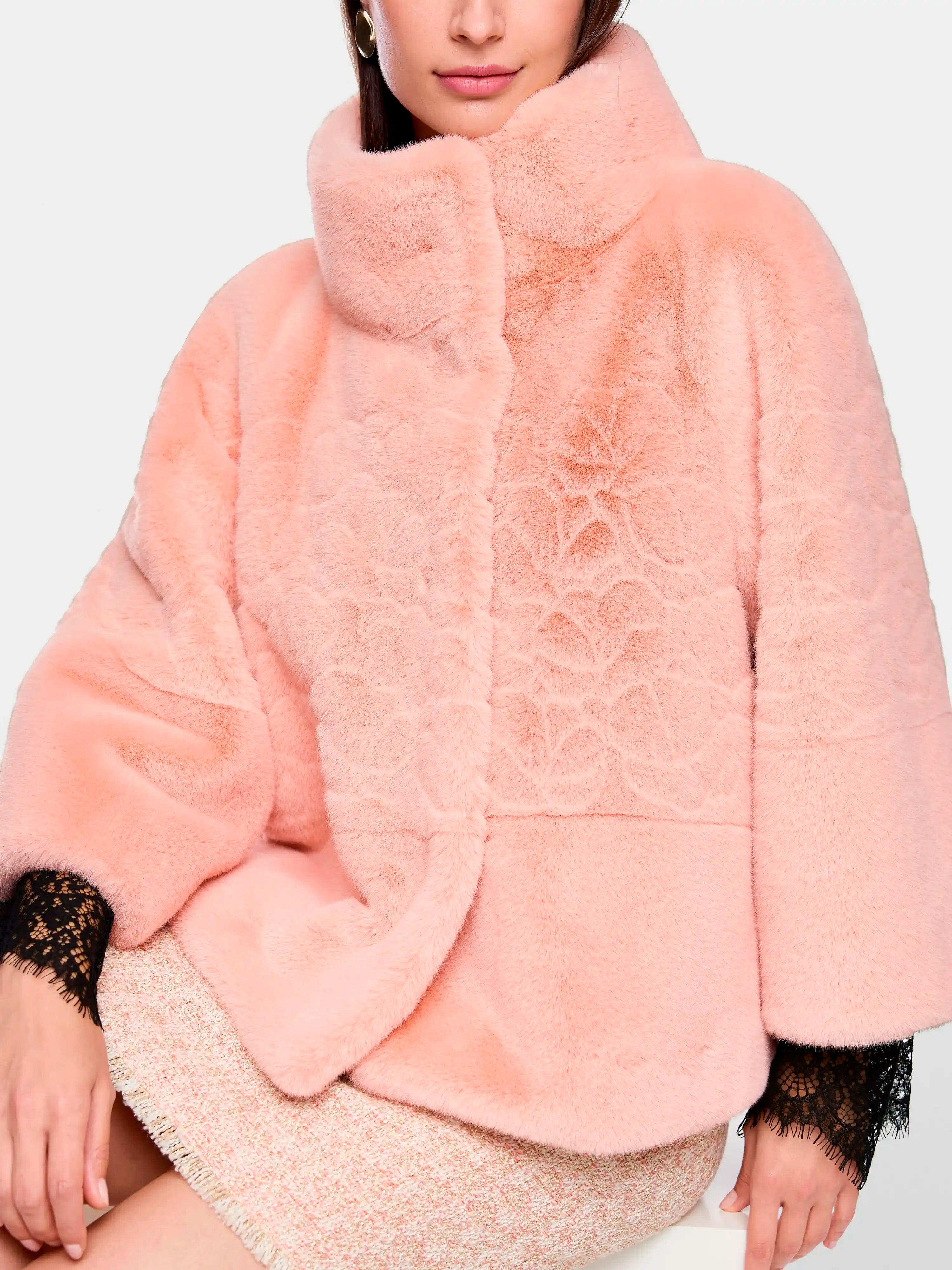 Marc Cain_Evening Sand_Elegant Jacket with Faux Fur_ZG 12.01 W19_164_06