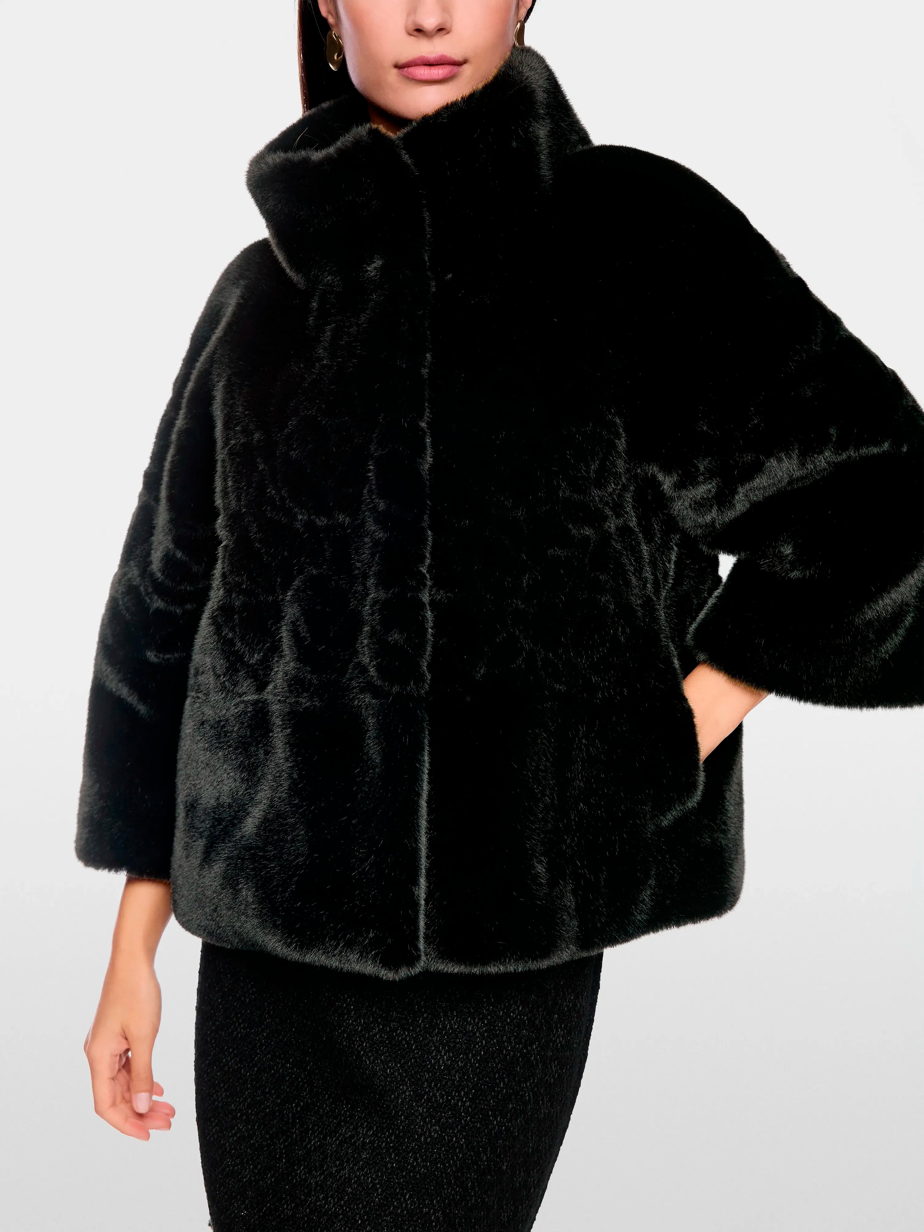 Marc Cain_Black_Elegant Jacket with Faux Fur_ZG 12.01 W19_900_05