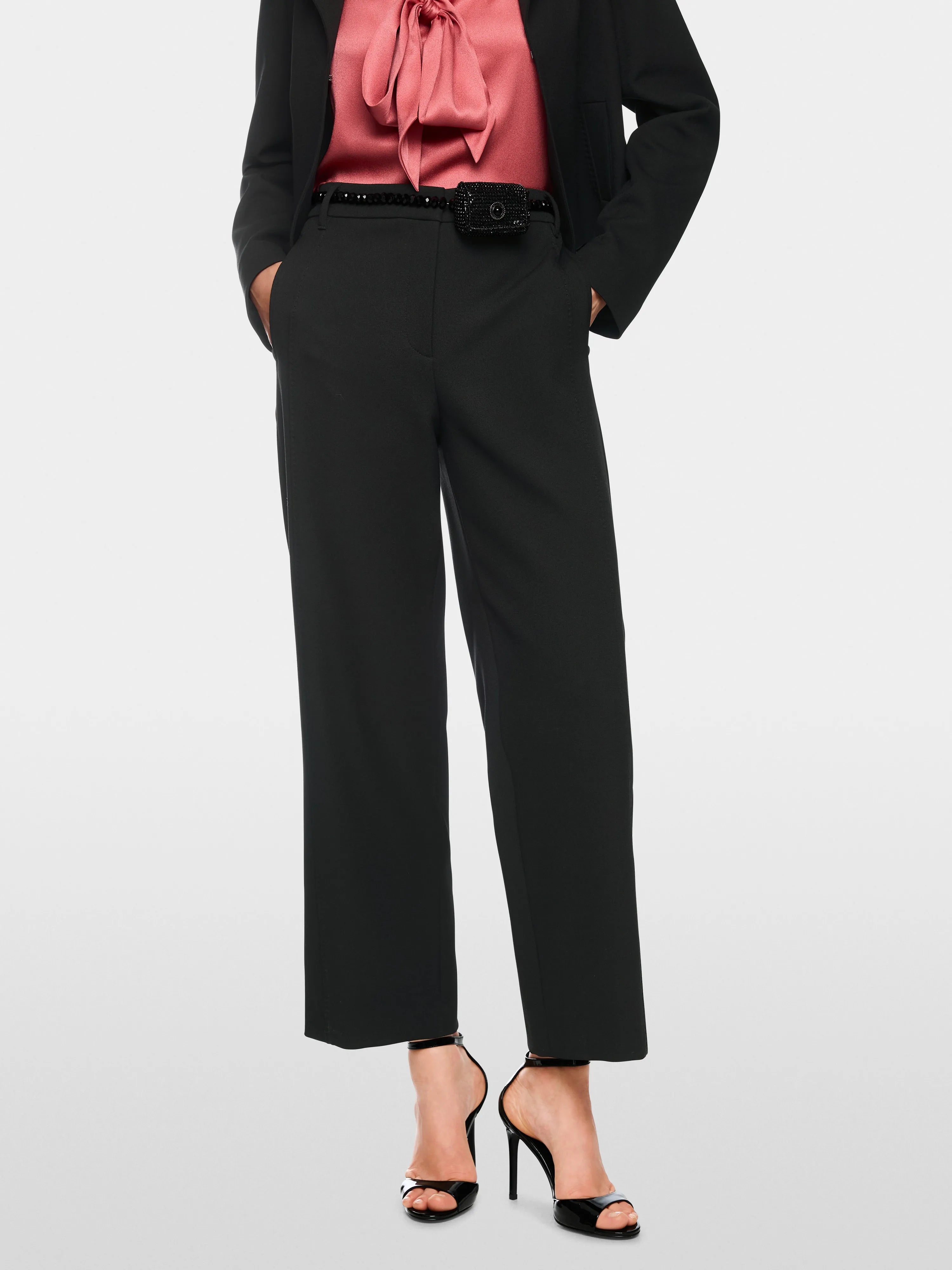 Marc Cain_Black_FƒS High-Waist Fabric Trousers_ZG 81.09 W21_900_05