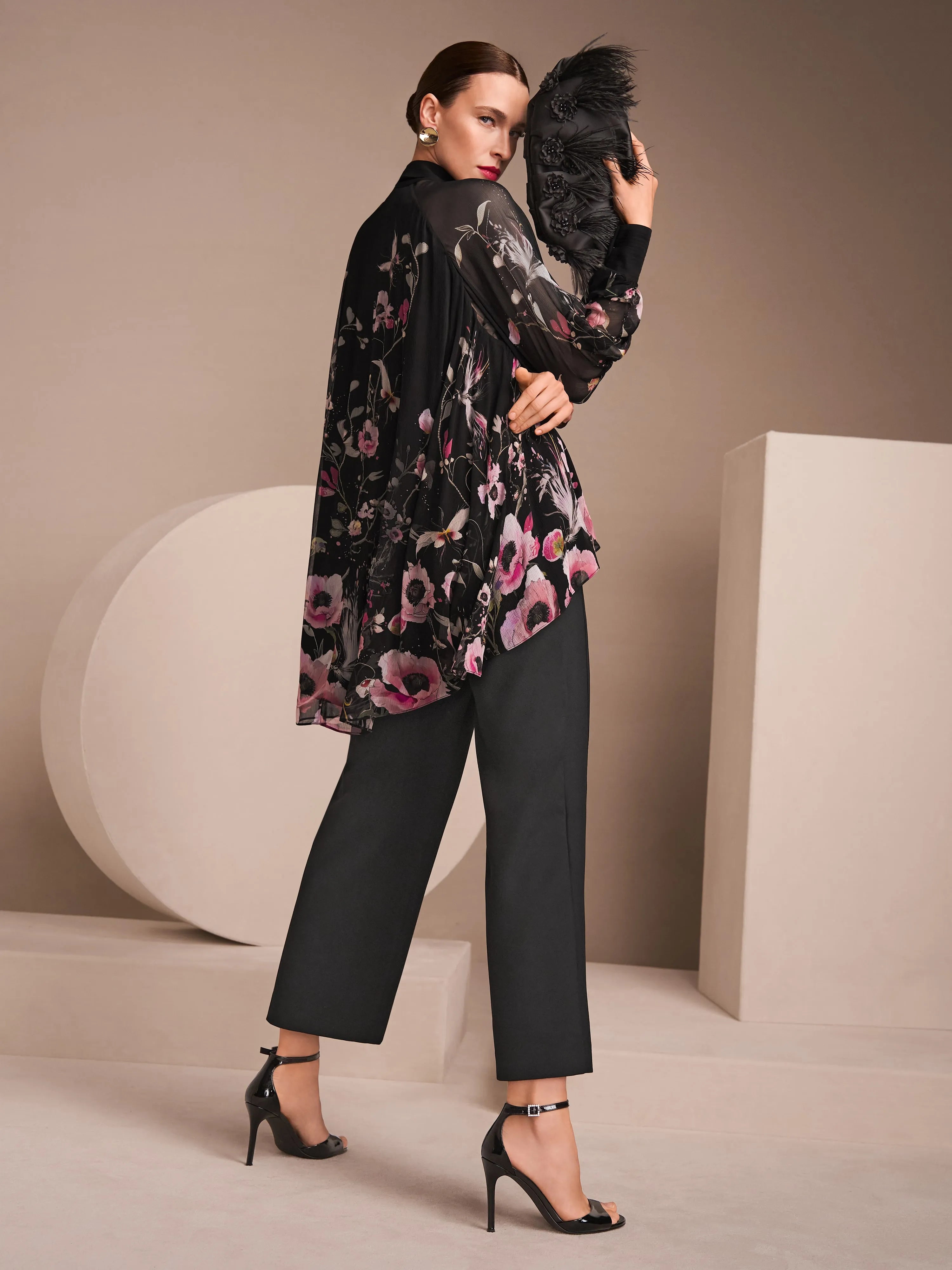 Marc Cain_Black_FƒS High-Waist Fabric Trousers_ZG 81.09 W21_900_08